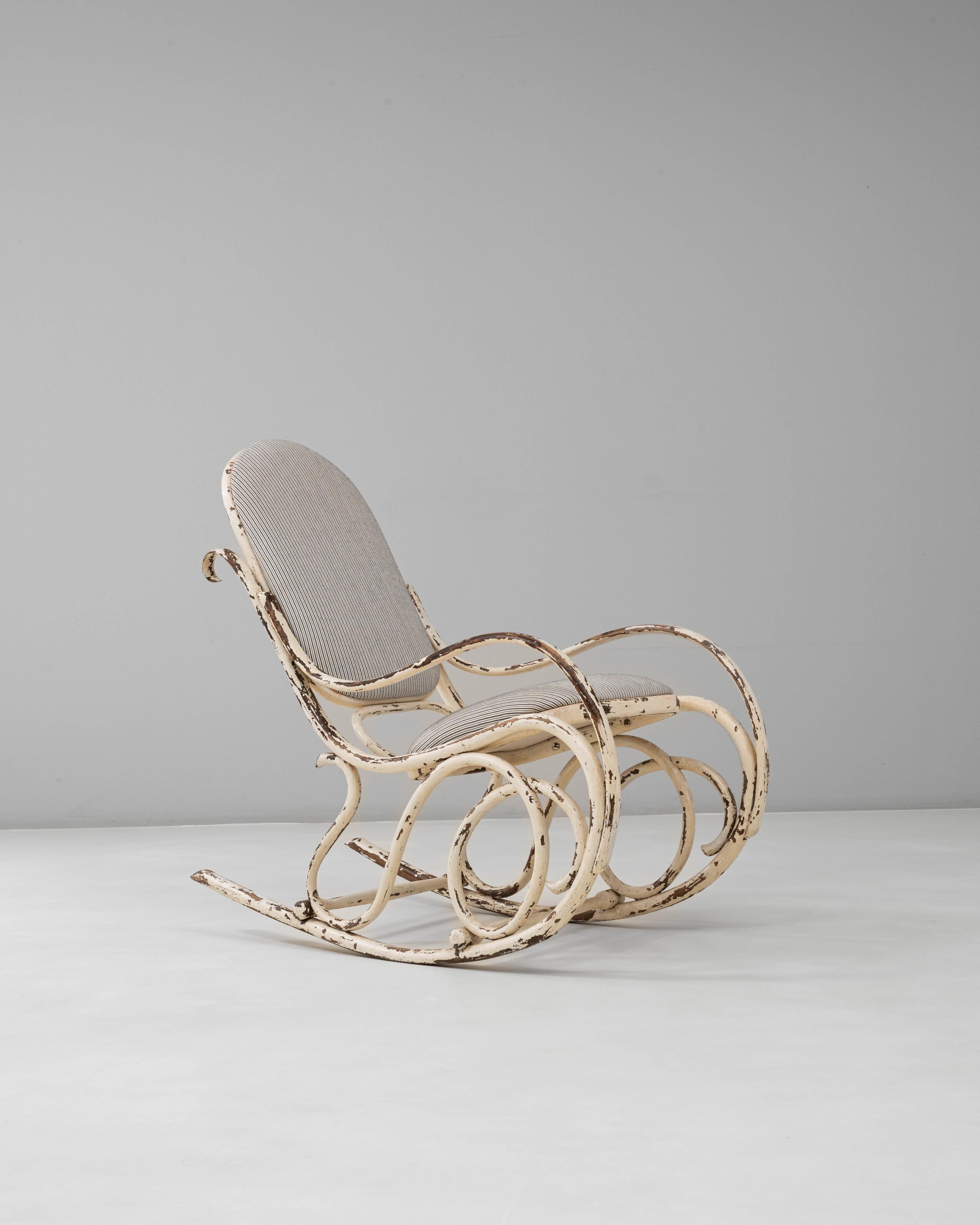 1920s Austrian Thonet-Style Bentwood Rocking Chair with Striped Upholstery For Sale 5