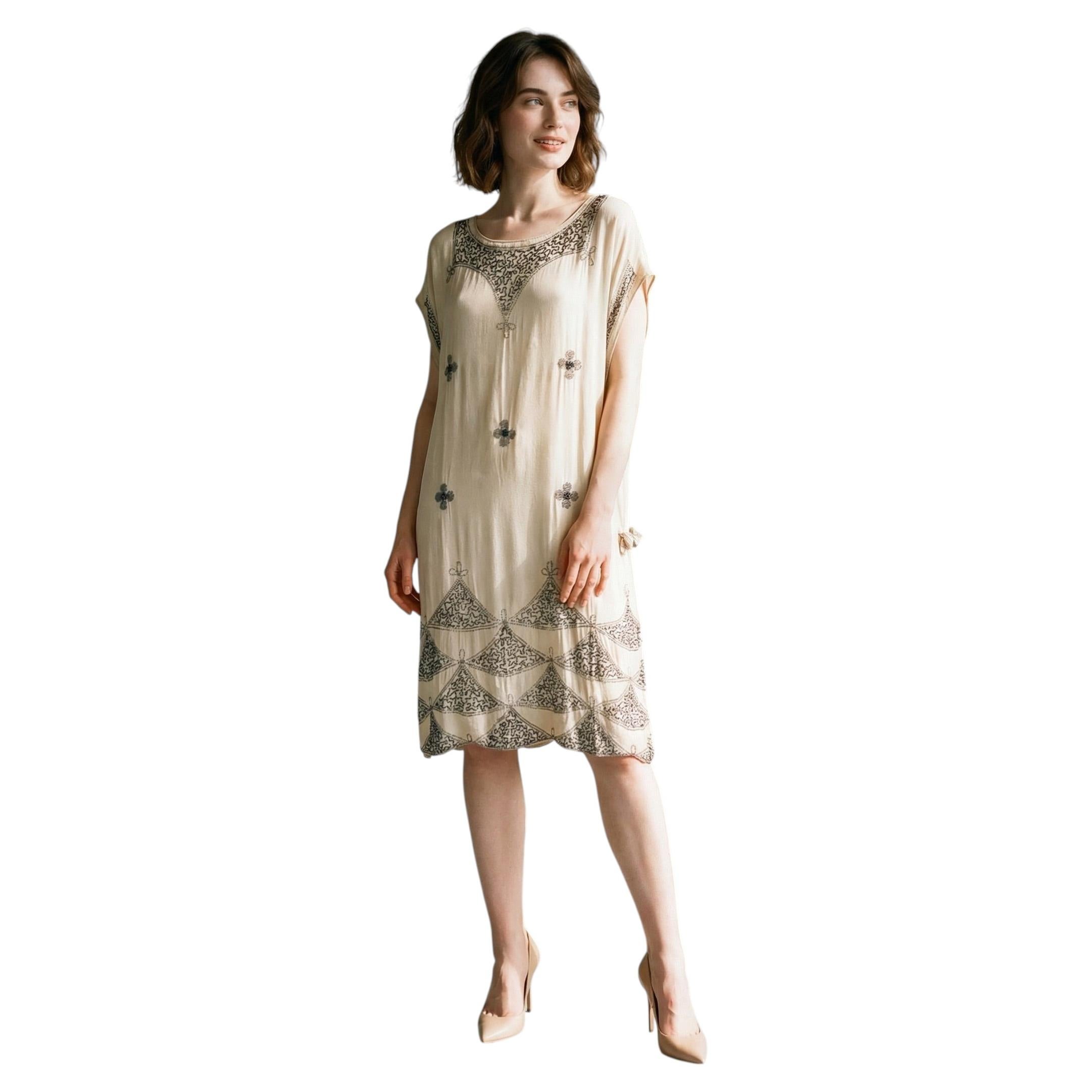 1920s Silk and Beaded Quatrefoil Flapper Dress - Authentic Flapper Ensemble For Sale