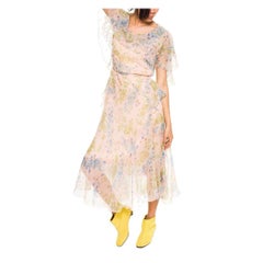 Robe en mousseline de soie à fleurs rose pâle des années 1920 entièrement doublée d'une épingle à nourrice unique