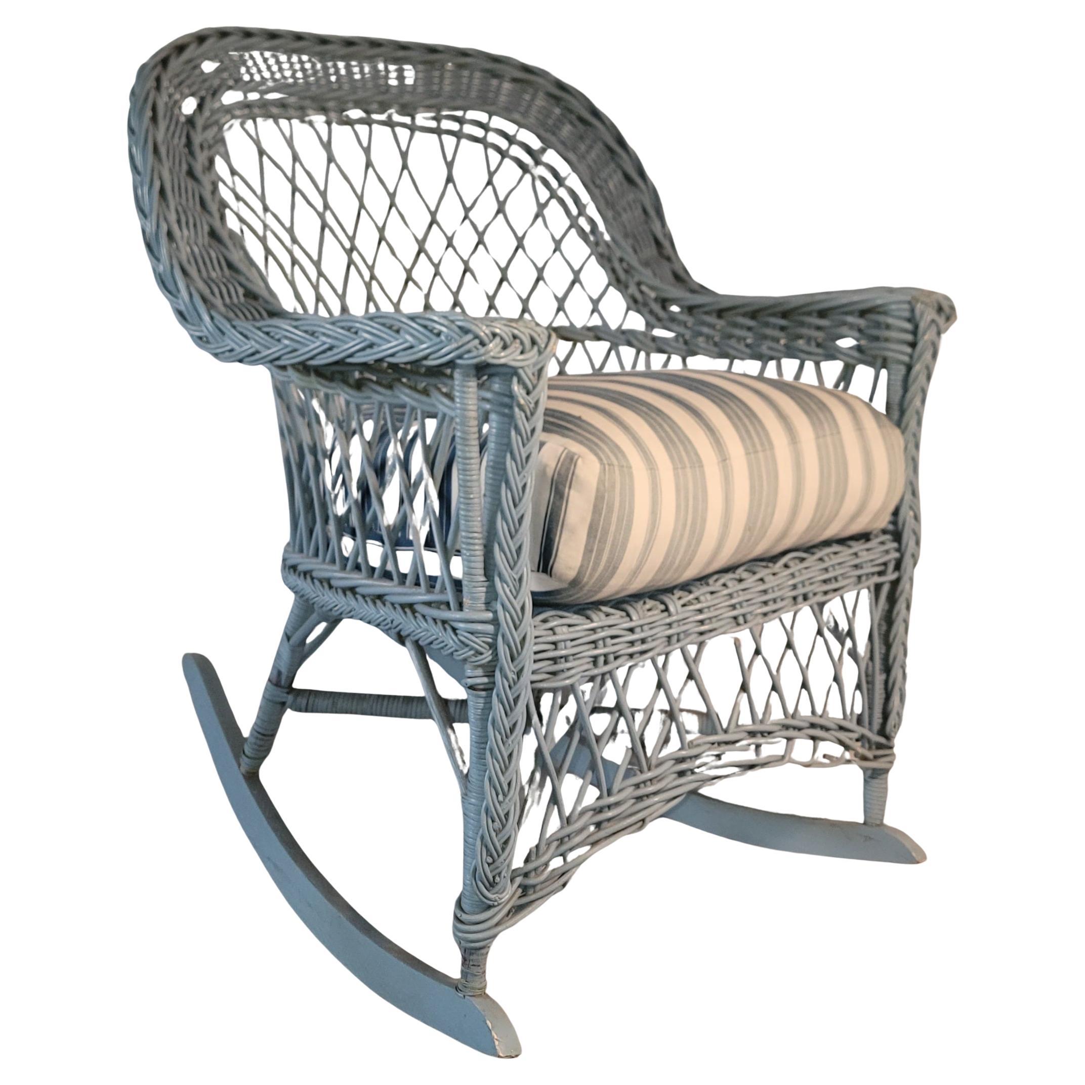 Fauteuil à bascule en osier Bar Harbor bleu œuf des années 1920 en vente