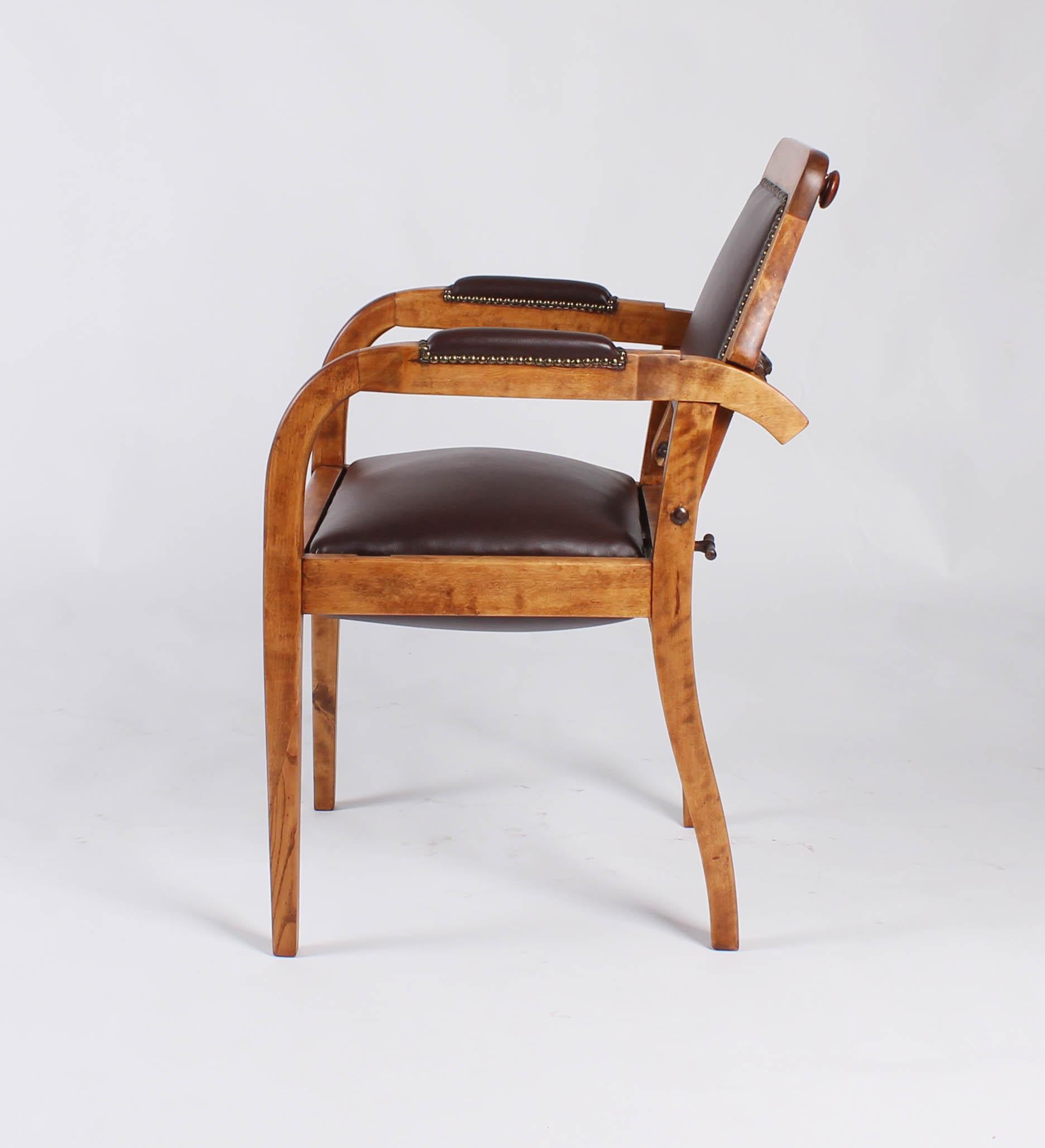 Début du 20ème siècle Chaise de barbier des années 1920, fauteuil, Allemagne, bouleau en vente