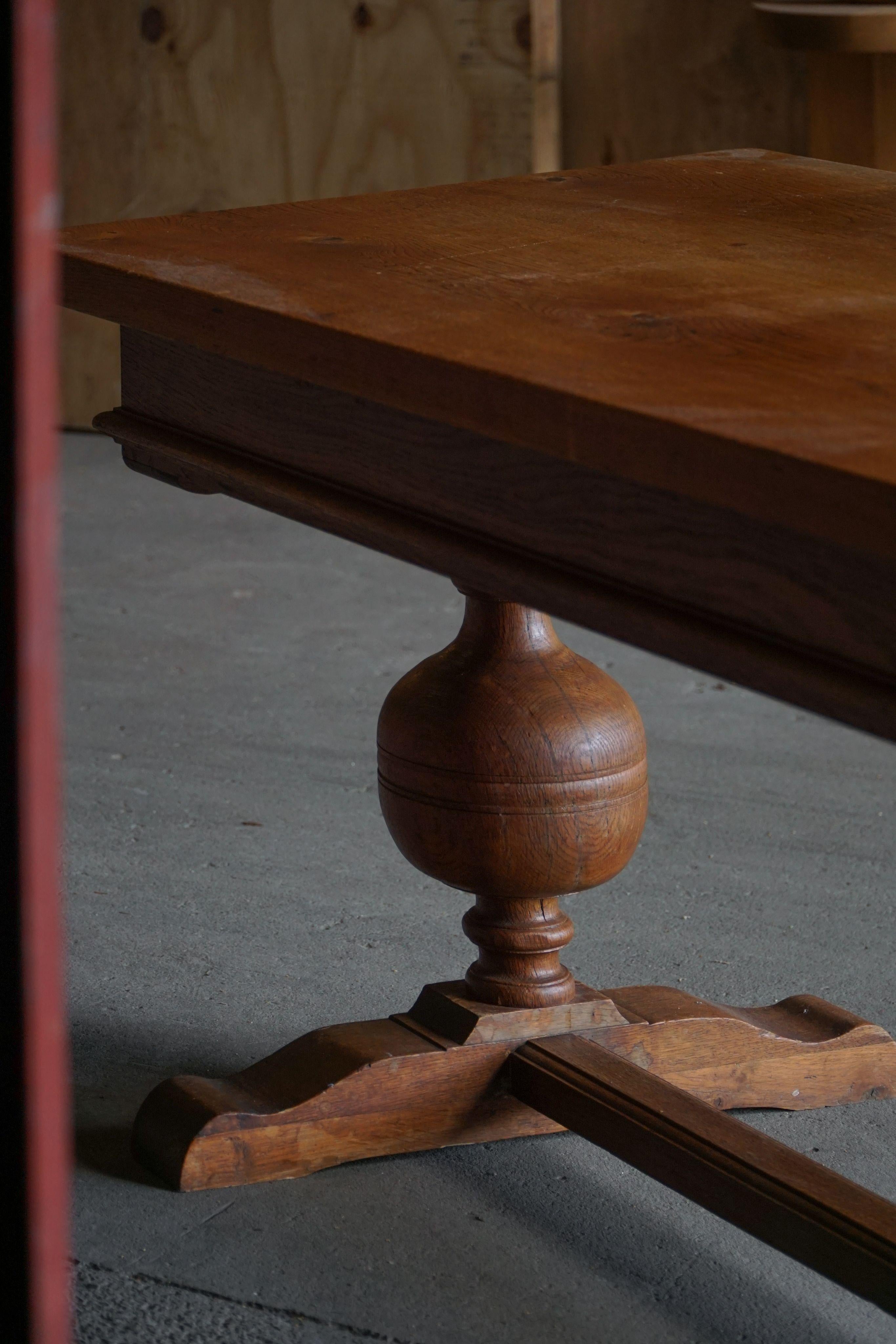 Escritorio / Mesa de estilo barroco de los años 20 en roble macizo, por un ebanista danés en venta 5