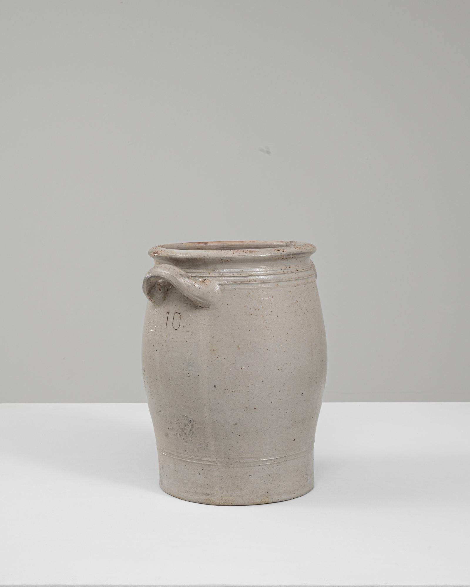 Vaso in ceramica belga del 1920 In condizioni buone in vendita a High Point, NC