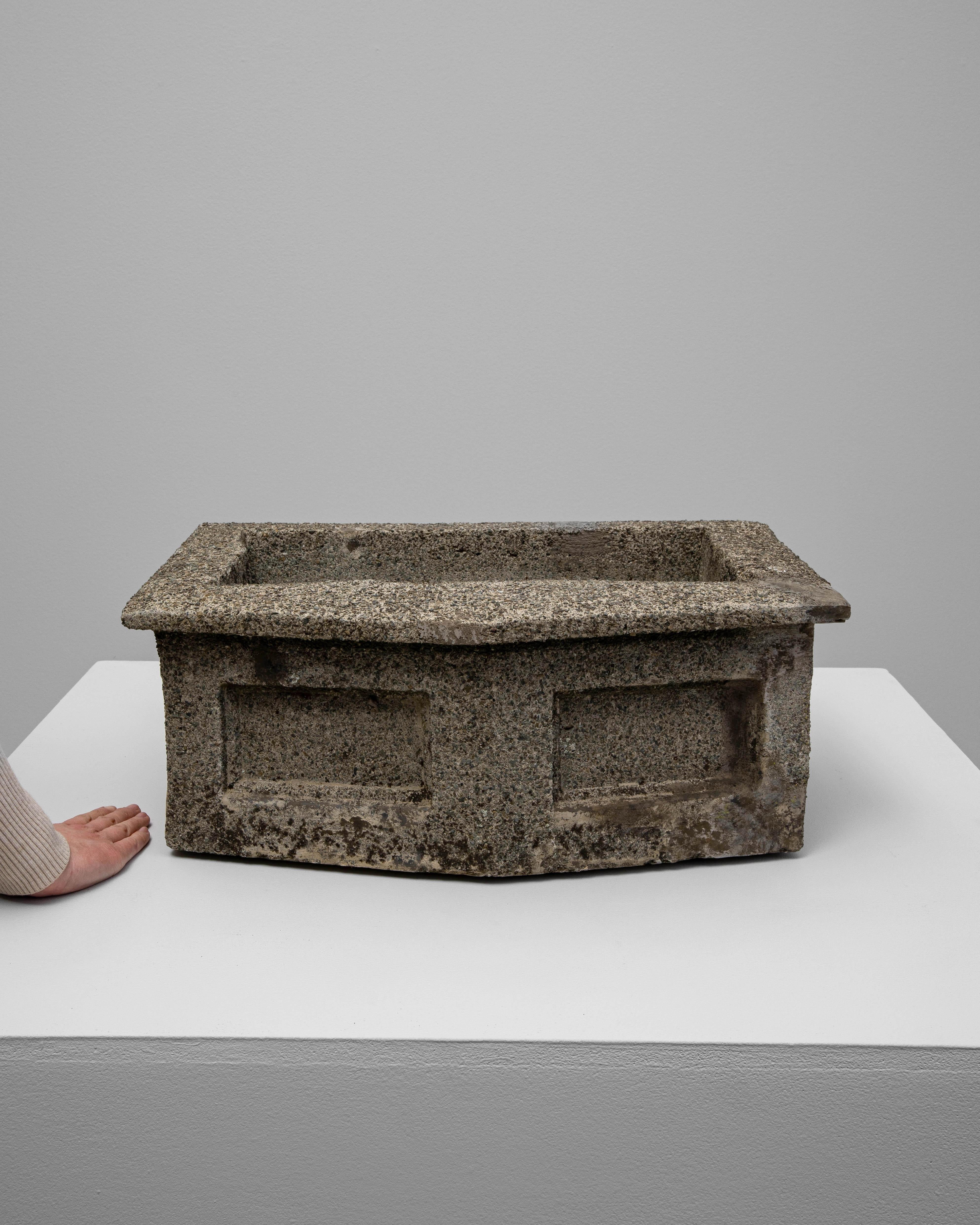 1920s Belgian Concrete Sink In Good Condition For Sale In High Point, NC