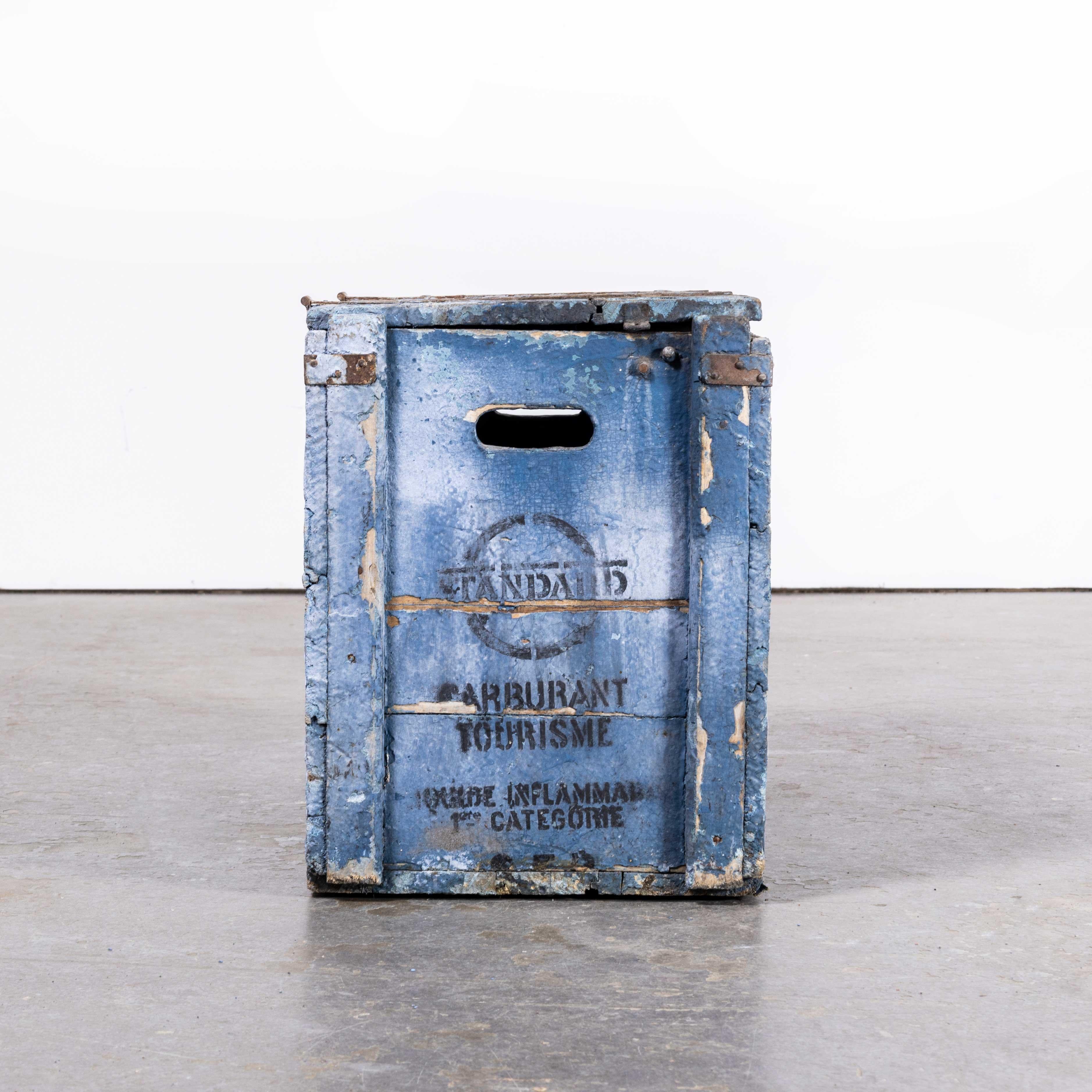 Crates belges à charnières bleu poussière des années 1920 Bon état - En vente à Hook, Hampshire