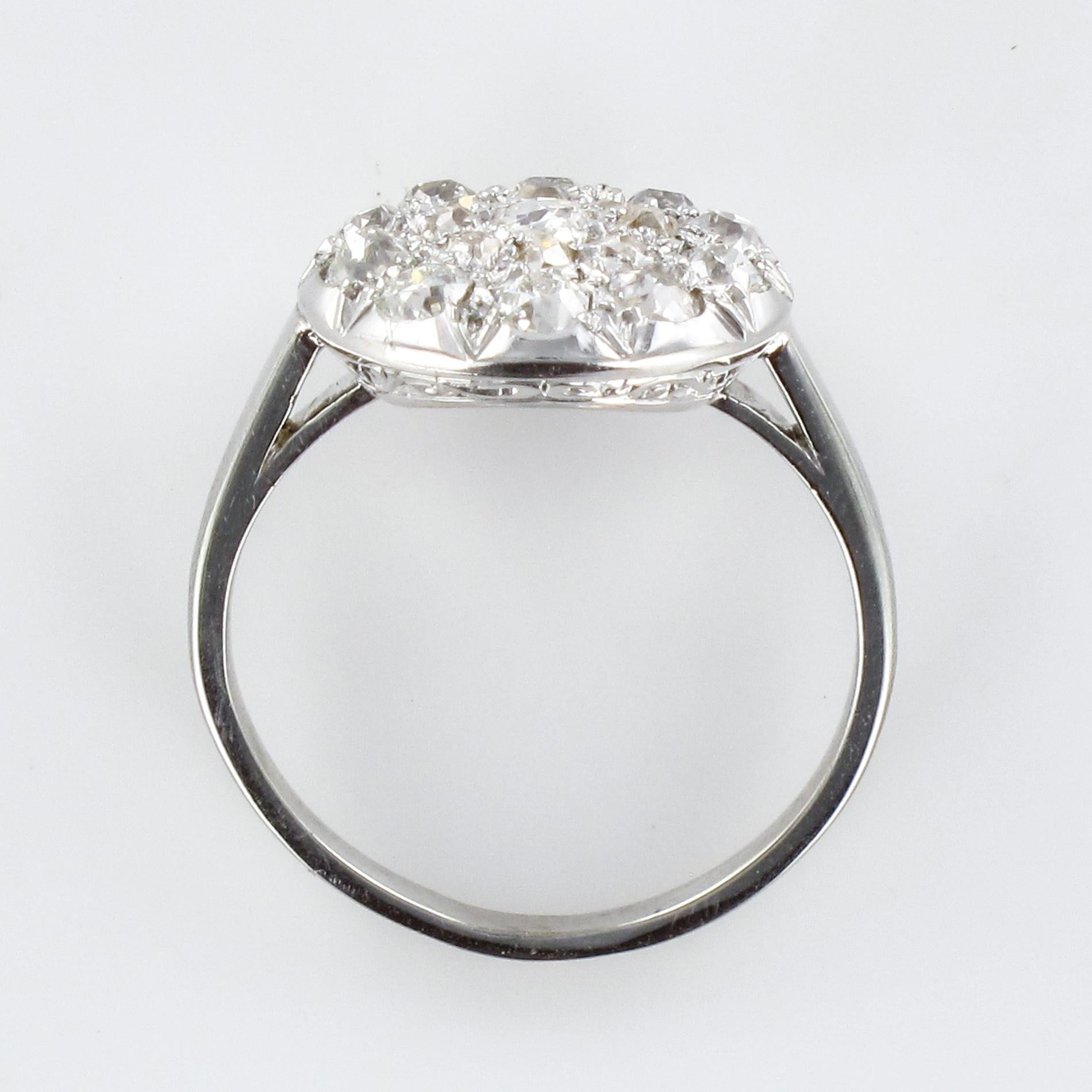 Bague ronde plate en or blanc 18 carats avec diamants Belle Époque, années 1920 8