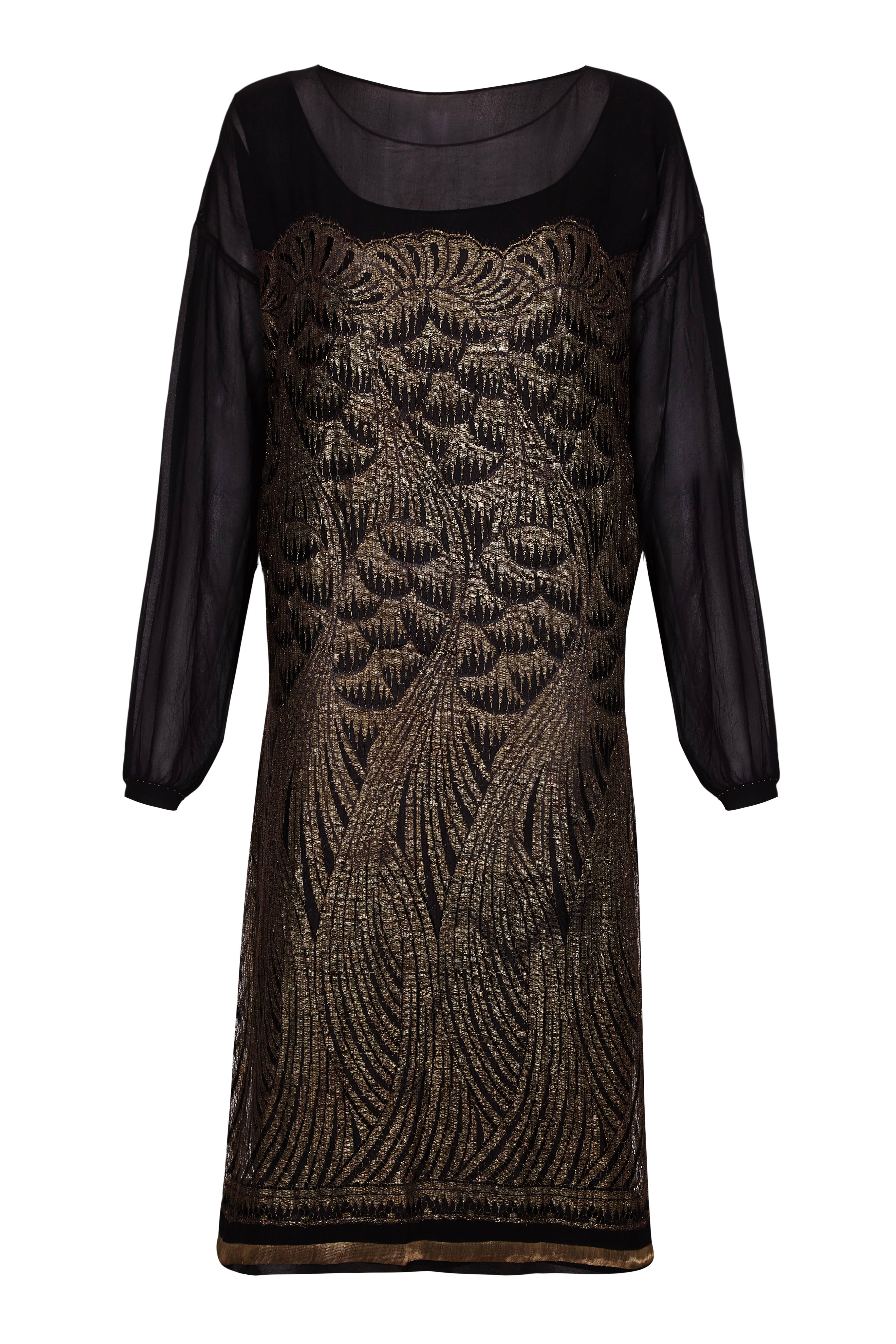 This incredible original 1920s black silk chiffon flapper dress with opulent gold lame Art Deco design is a rare find and in beautiful vintage condition with a striking, contemporary aesthetic. The dress is straight cut in typical flapper style with