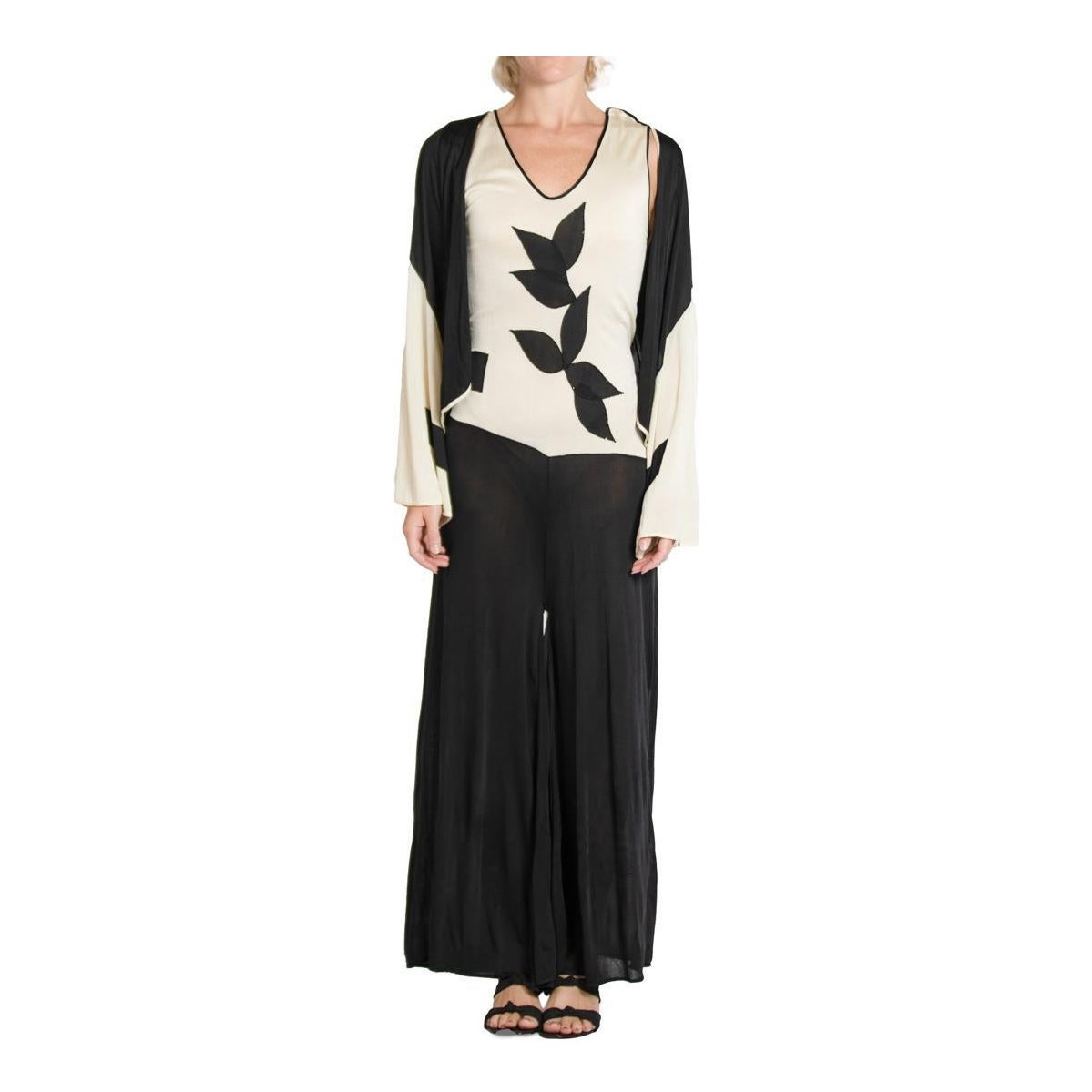 Negligé Art Deco in jersey di nylon nero e crema del 1920 con giacca in vendita