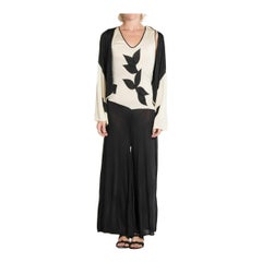 Negligé Art Deco in jersey di nylon nero e crema del 1920 con giacca