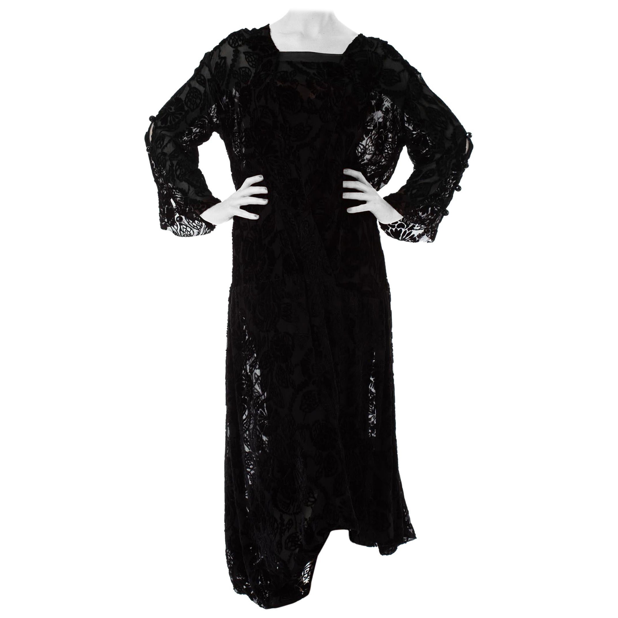 Robe en velours à manches longues et à motifs floraux en soie brûlée de style 1920S