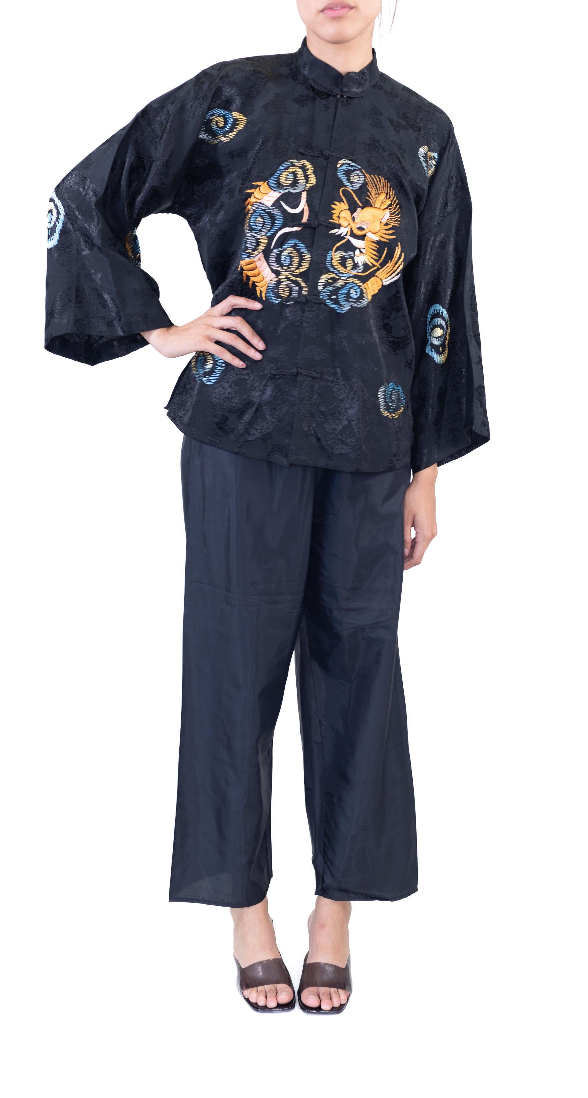 1920S Black Hand Embroidered Silk Chinese Lounge Pajamas For Sale 4