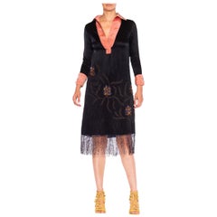 Abito 1920S nero e rosa in Faille di seta ricamato con frange di perline