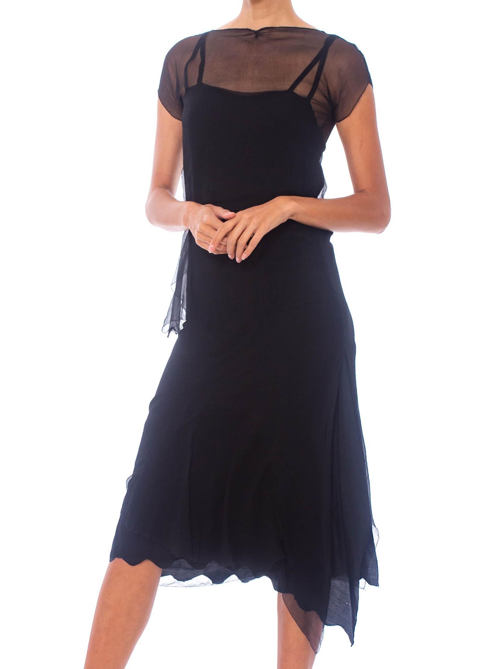 Schwarzes mehrlagiges Seiden-Chiffon-Kleid aus den 1920er Jahren im Zustand „Hervorragend“ im Angebot in New York, NY