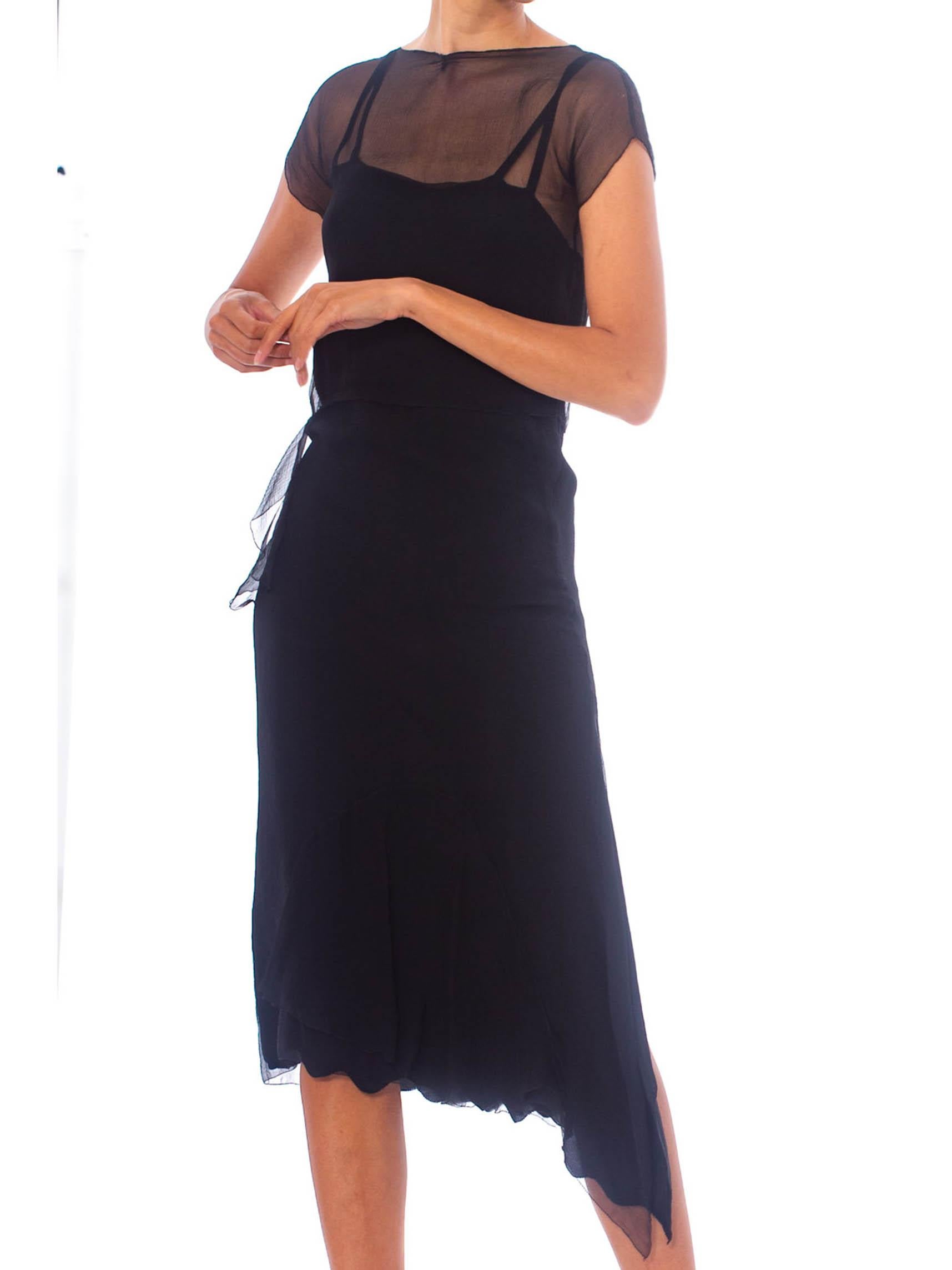 Schwarzes mehrlagiges Seiden-Chiffon-Kleid aus den 1920er Jahren im Angebot 2