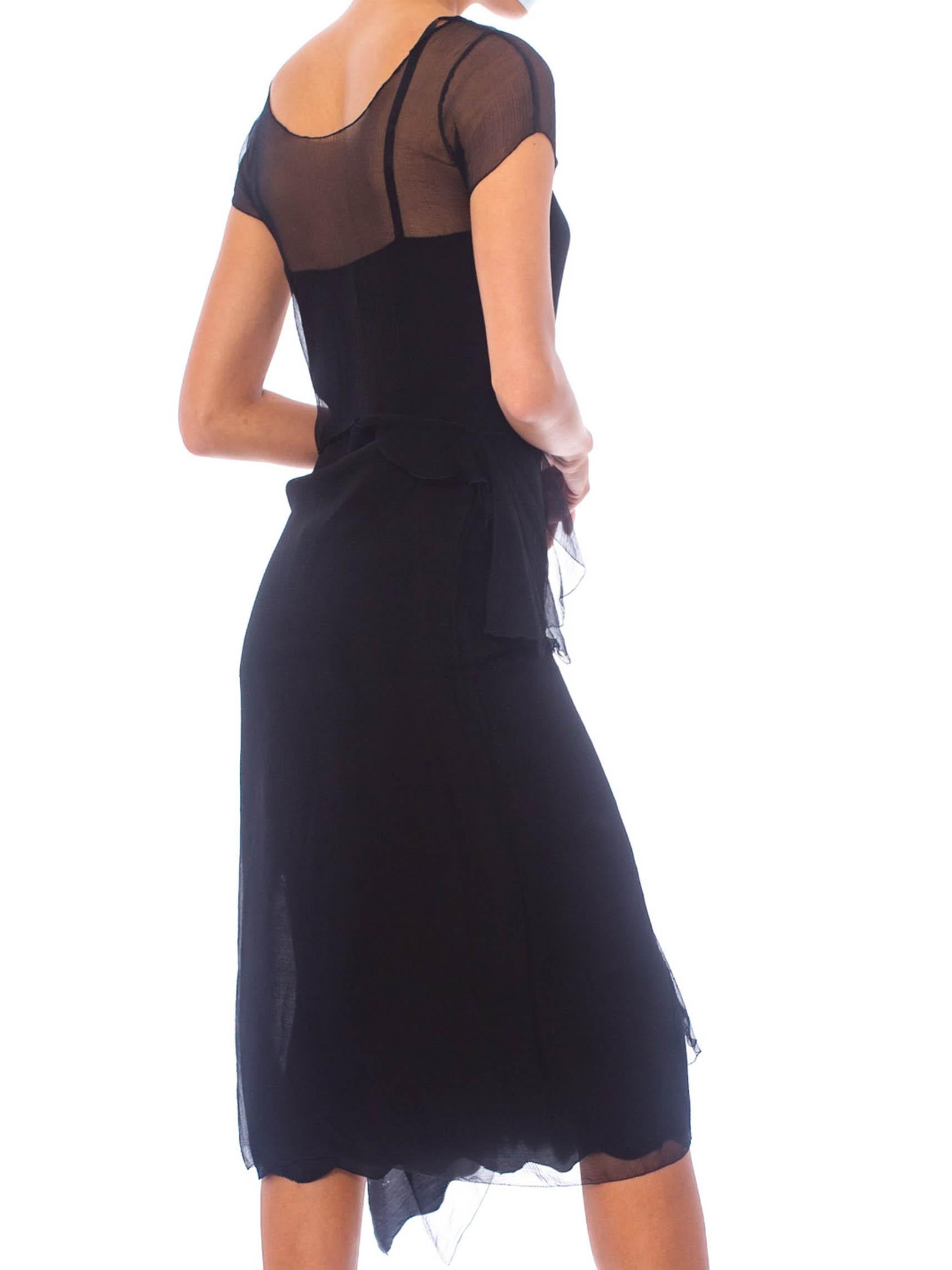 Schwarzes mehrlagiges Seiden-Chiffon-Kleid aus den 1920er Jahren im Angebot 3