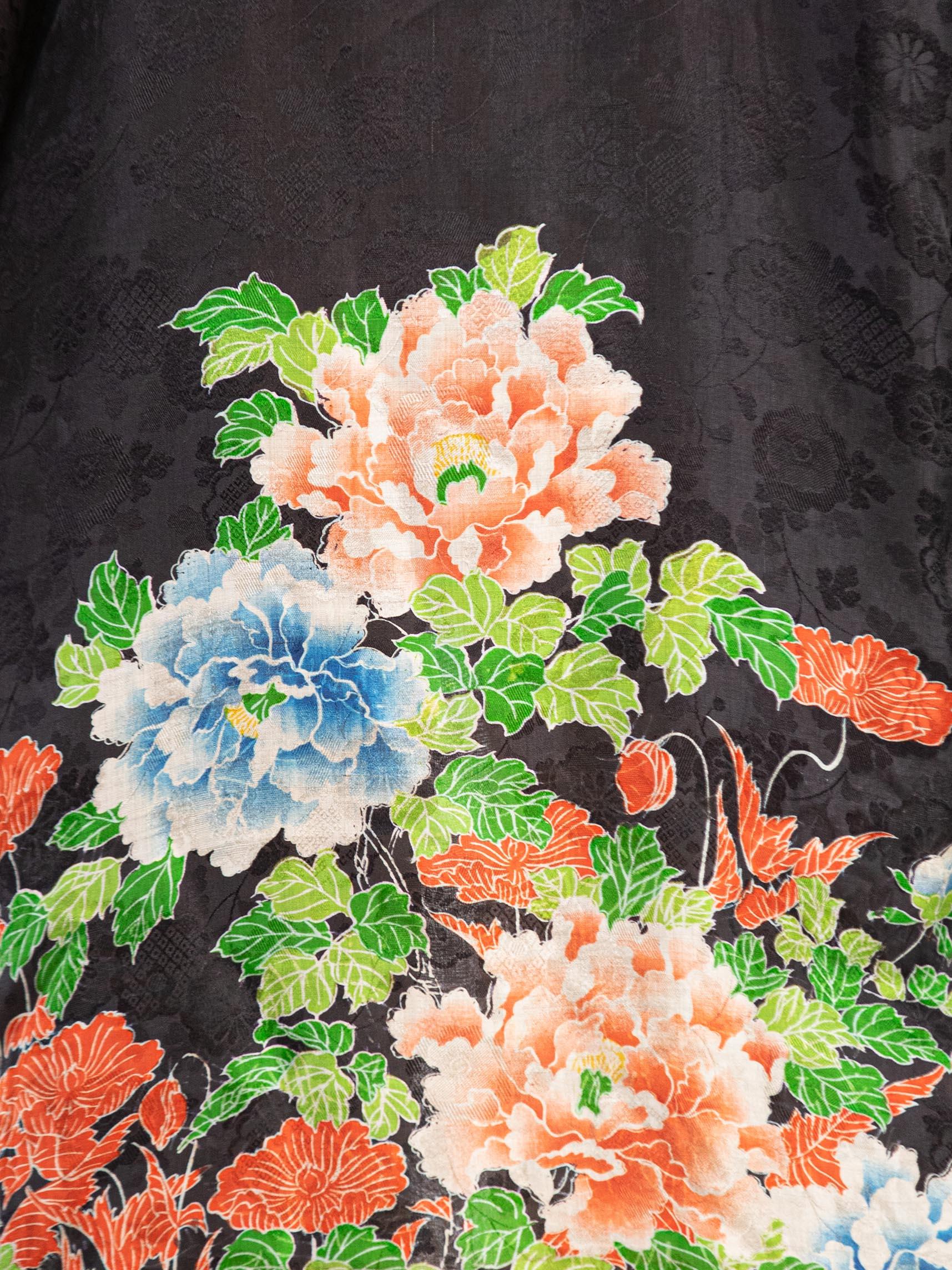 1920S Black Silk Geometric & Floral Printed Kimono For Sale 3