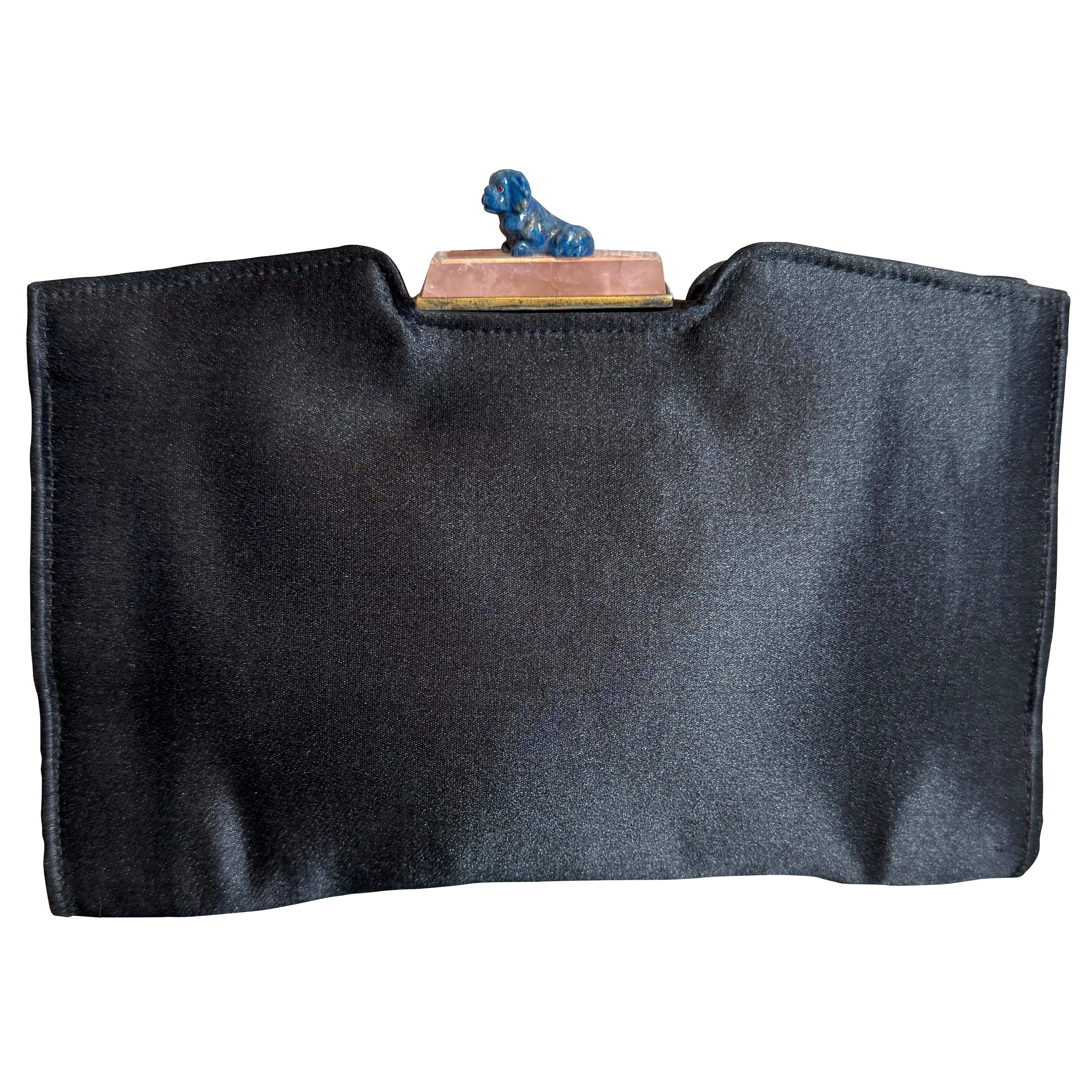 1920er Jahre Schwarz Seide Satin Abend Umschlag Handtasche mit großem rosa Quarz 
Hund im Angebot