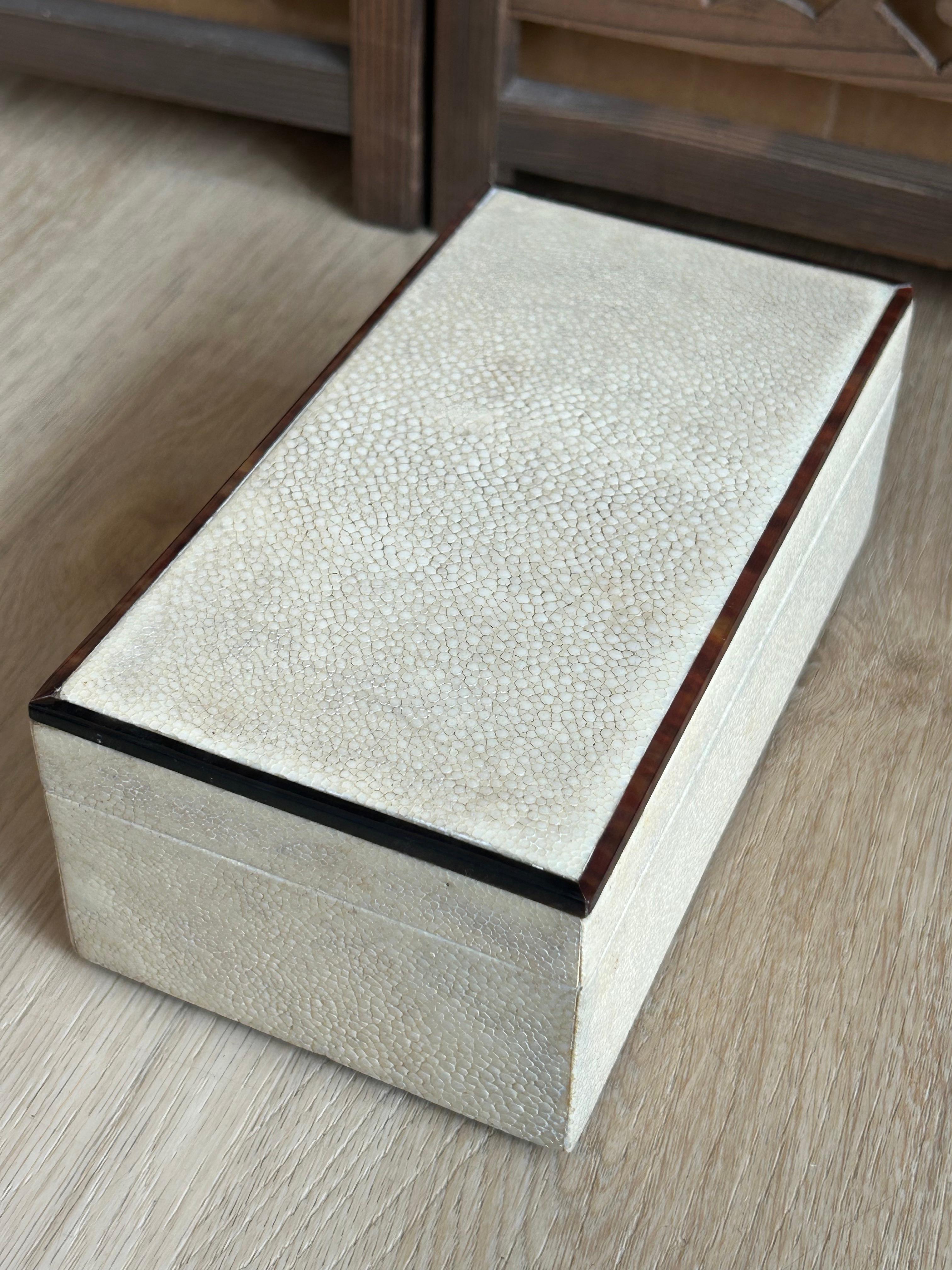 1920's Blond Shagreen Cigar Box In Good Condition For Sale In Hong Kong, HK