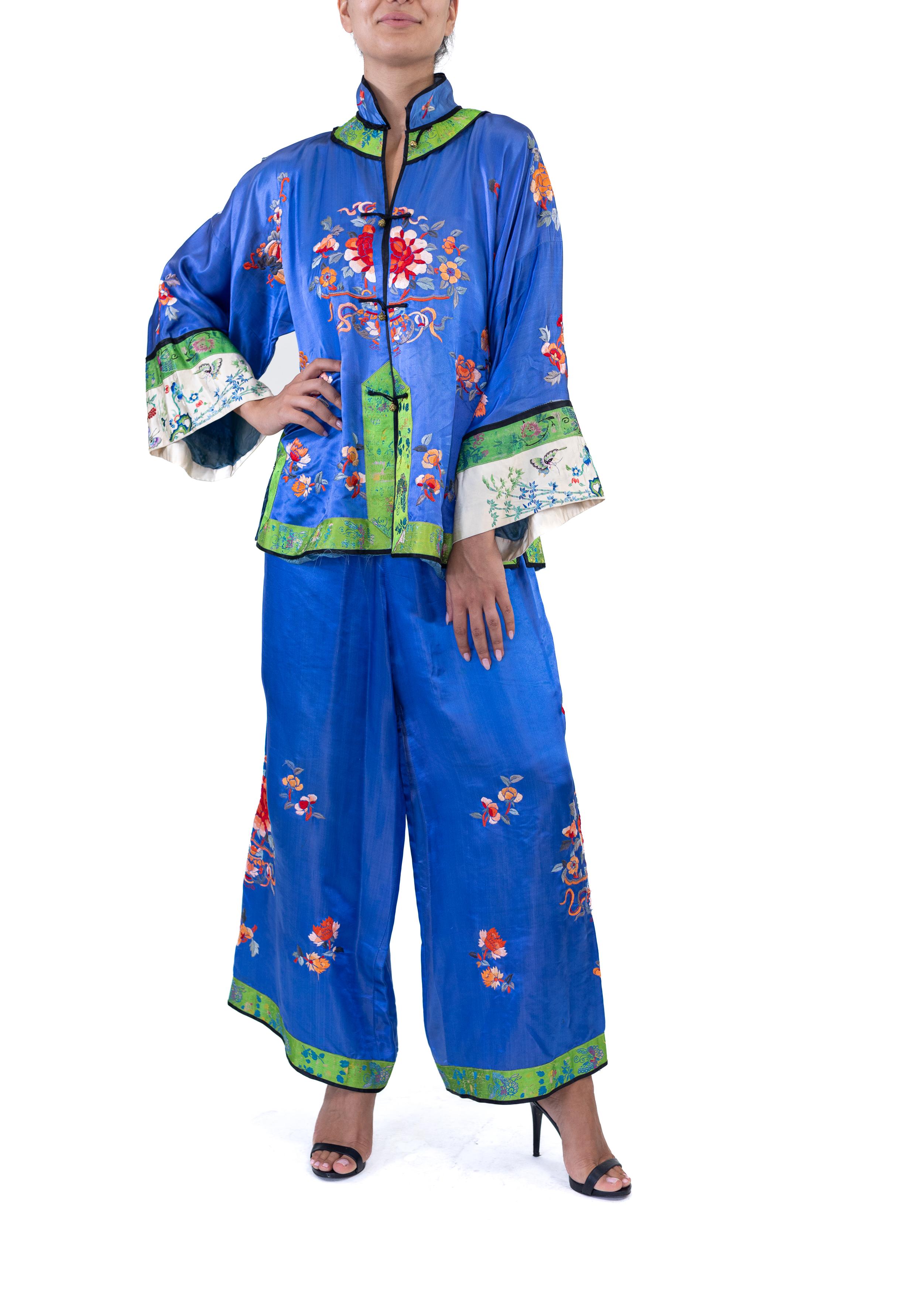Women's 1920S Blue & Green Silk Hand Embroidered Chinese Lounge Pajamas For Sale