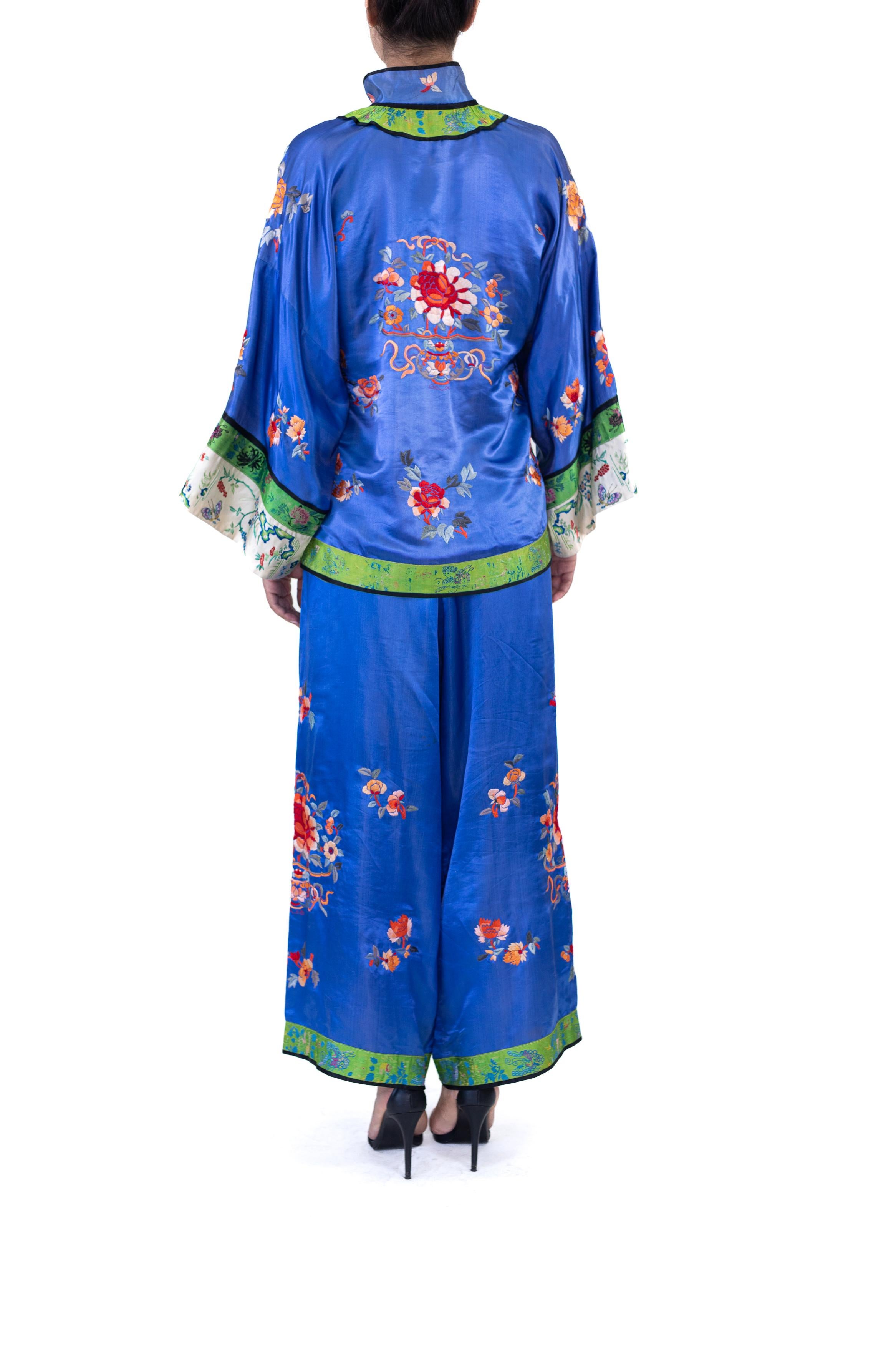 1920S Blue & Green Silk Hand Embroidered Chinese Lounge Pajamas For Sale 1