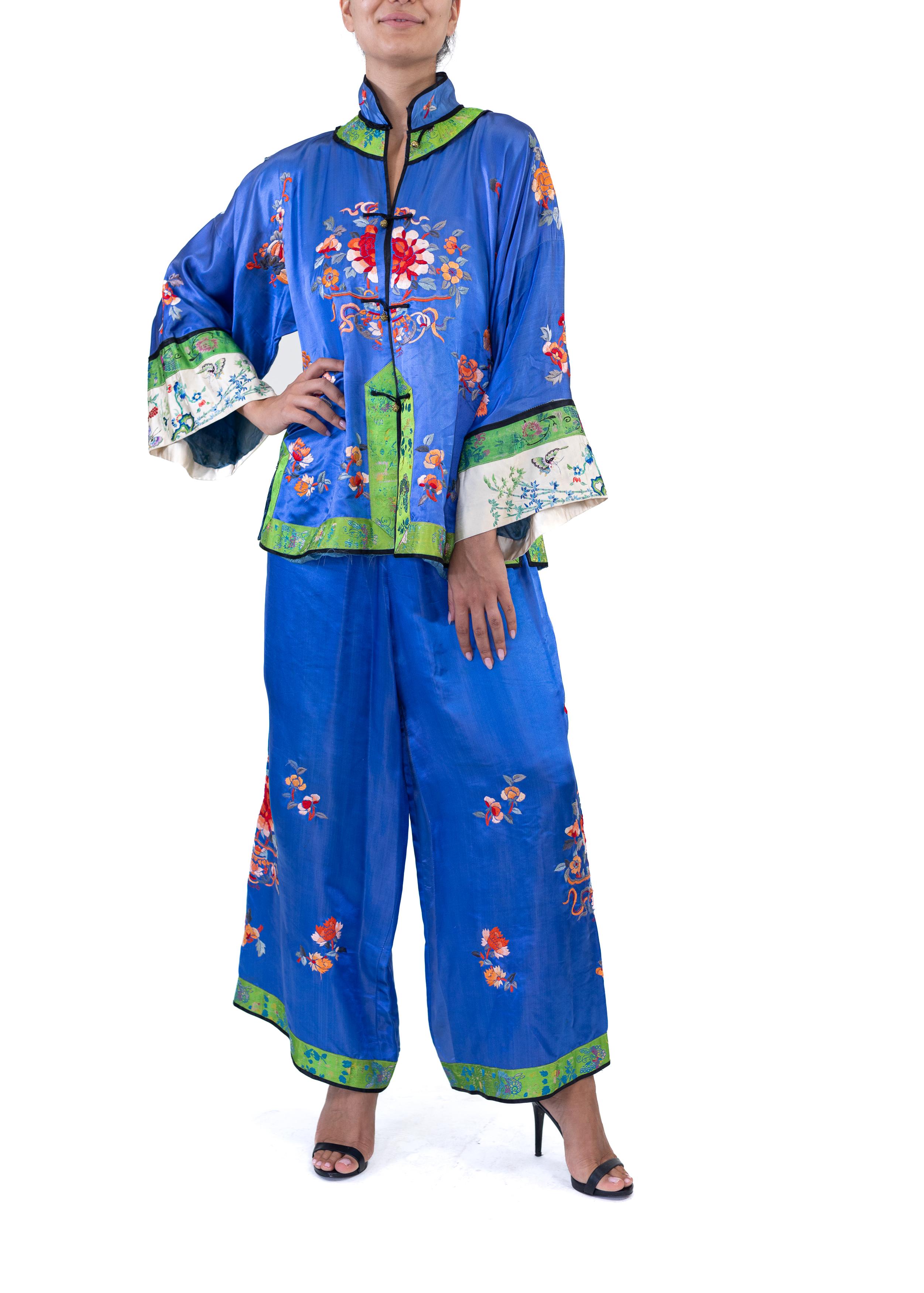 1920S Blue & Green Silk Hand Embroidered Chinese Lounge Pajamas For Sale 2
