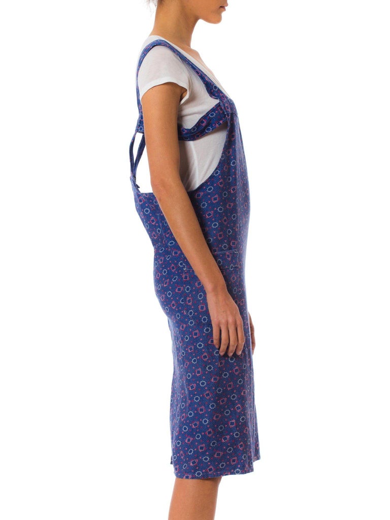 1920S Blue & Red Cotton Workwear Geo Printed Apron Dress In Excellent Condition For Sale In New York, NY