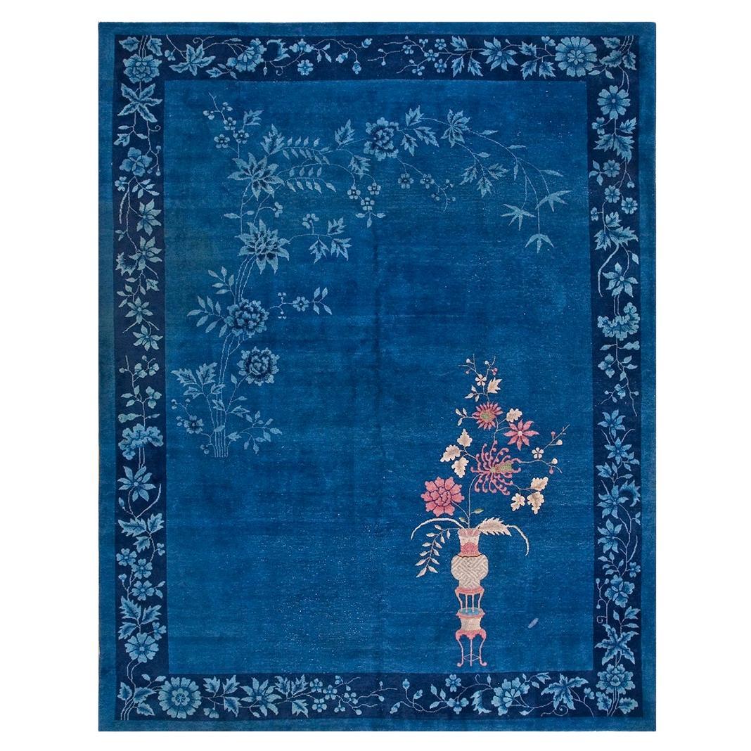 Tappeto anni 
20 blu con design floreale a vaso, antico tappeto cinese Art Deco 9
 X 11
8". in vendita