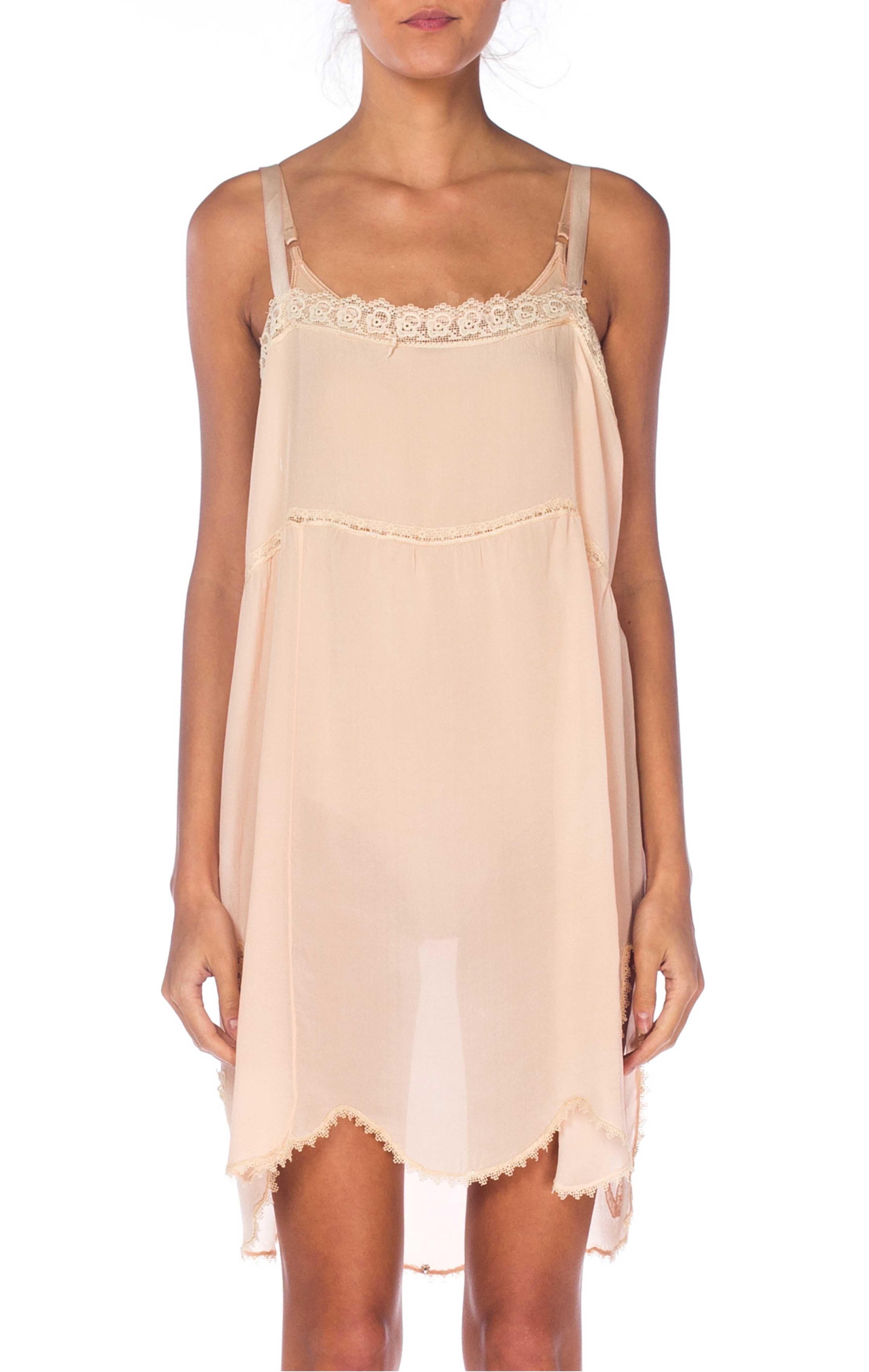 1920S Blush Pink Silk Crepe De Chine Lace Trimmed Negligee Slip Dress In Excellent Condition For Sale In New York, NY