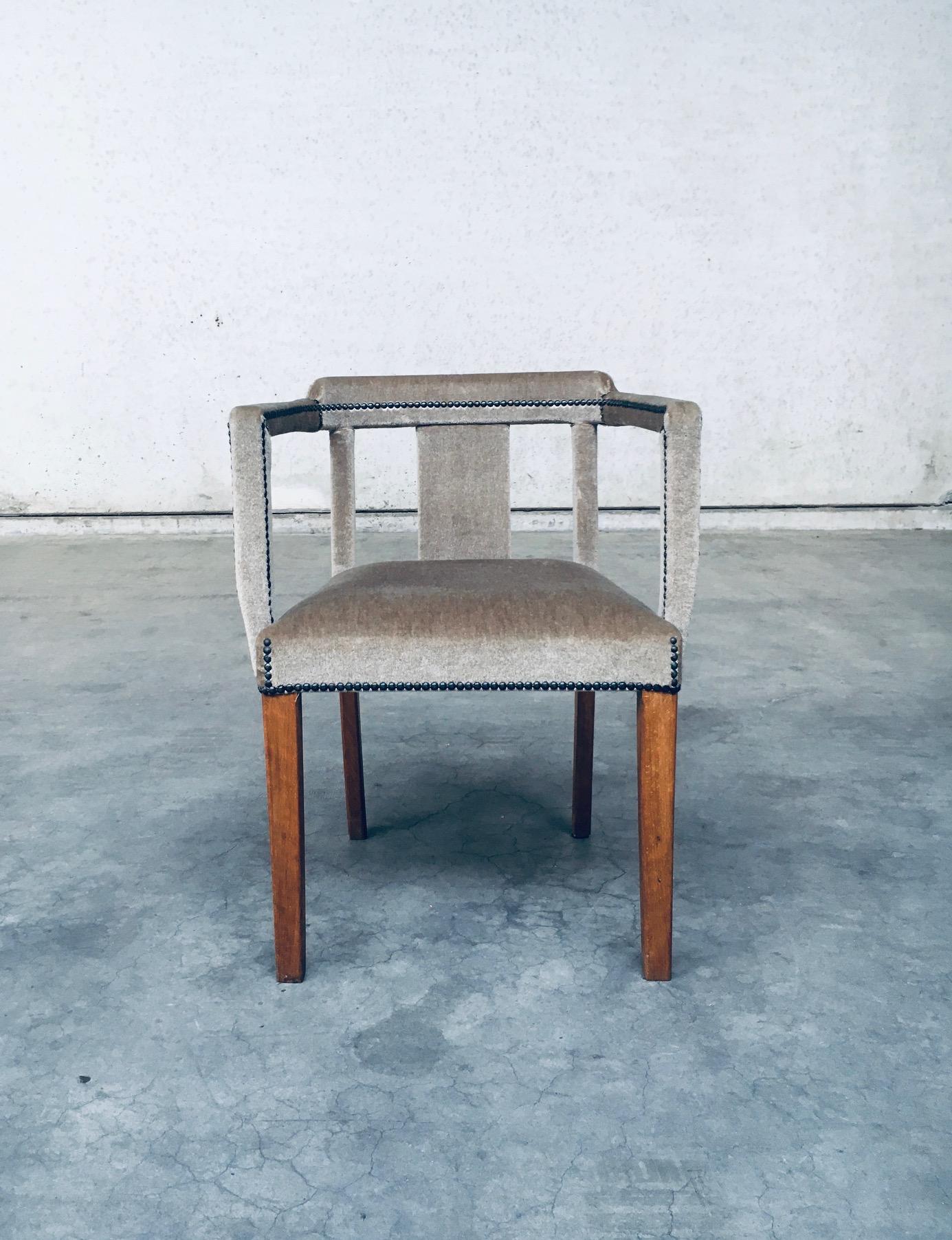 1920's Boudoir Velvet Side Arm Chair In Good Condition For Sale In Oud-Turnhout, VAN