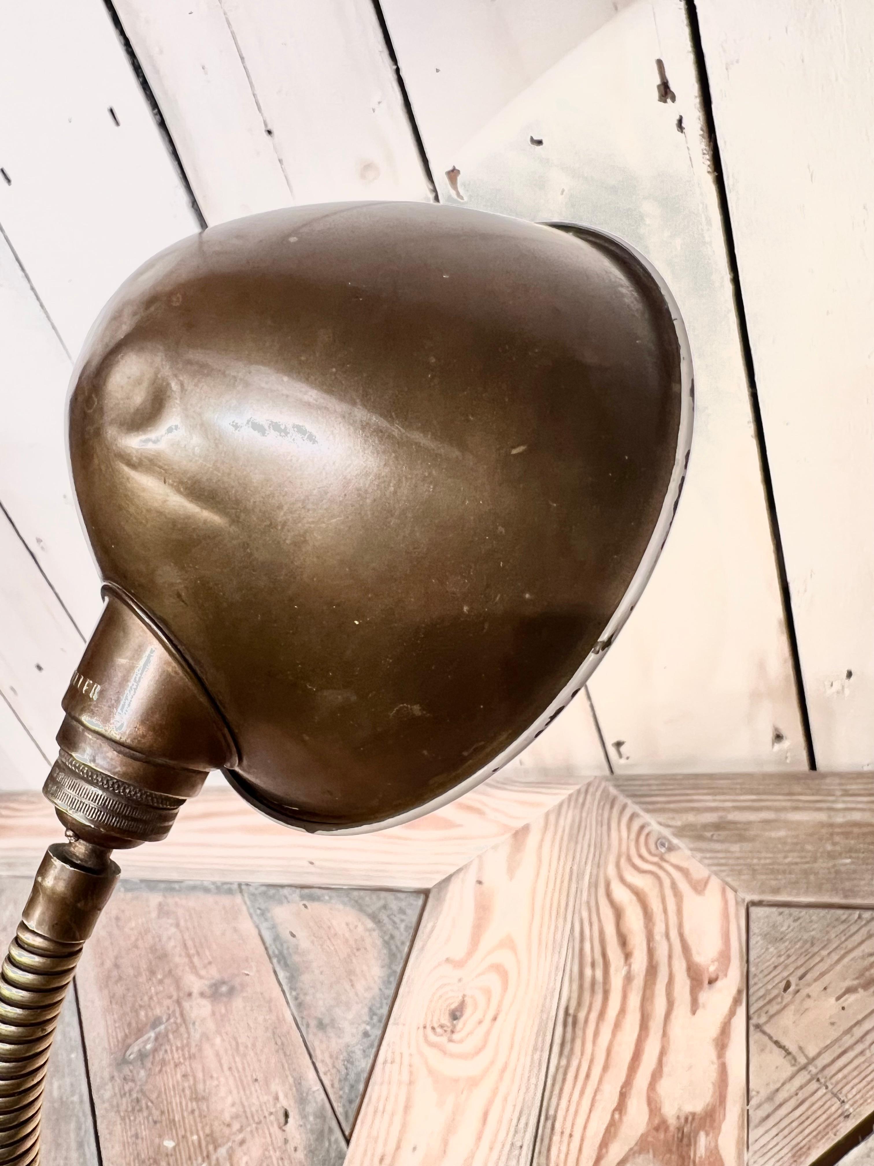 1920's Brass Miller Table Lamp Model (1091) Made In The U.S.A In Fair Condition For Sale In London, GB