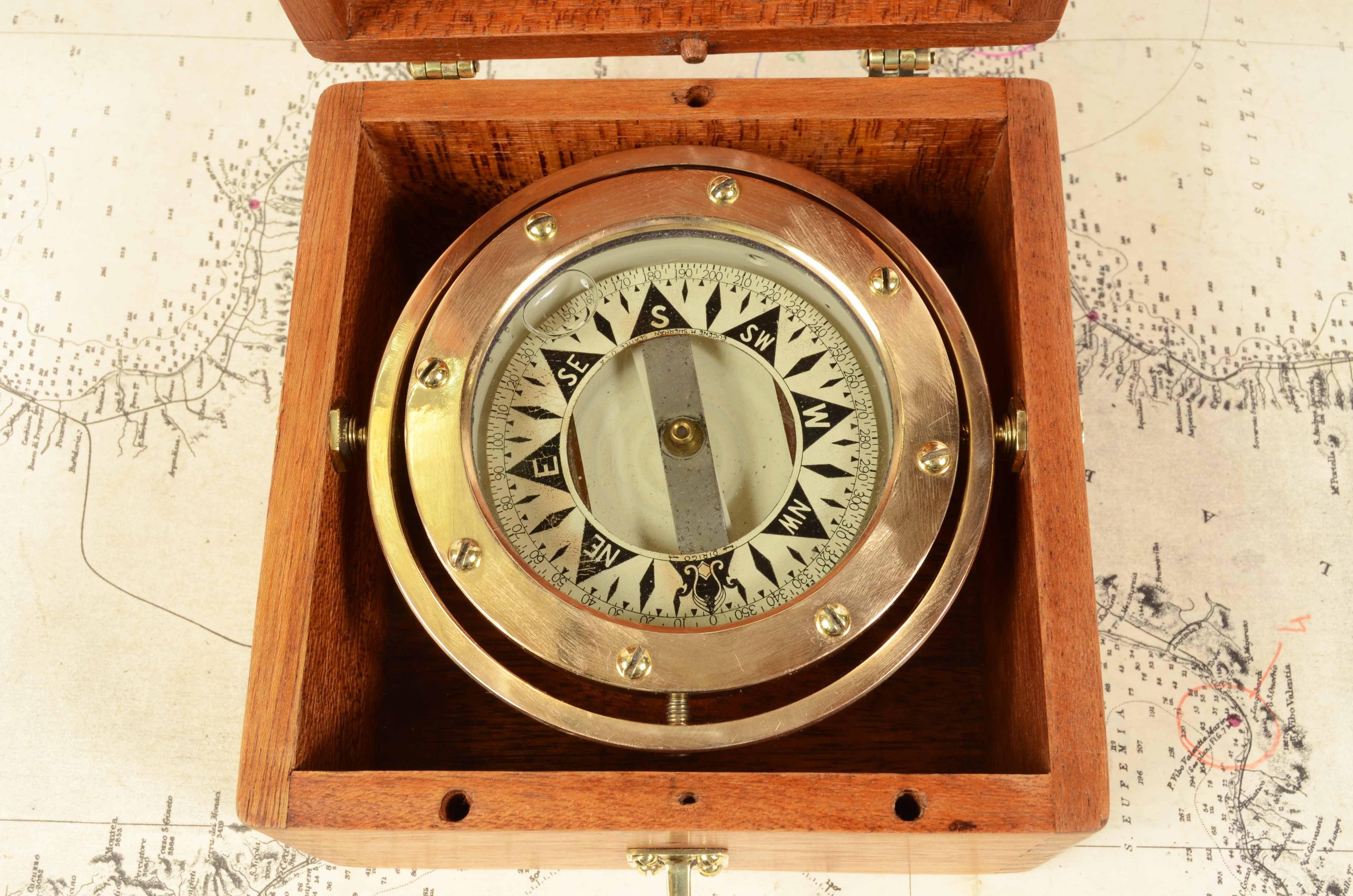 1920s Brass Nautical Dirigo Seattle Compass Antique Marine Navigation Instrument In Good Condition In Milan, IT
