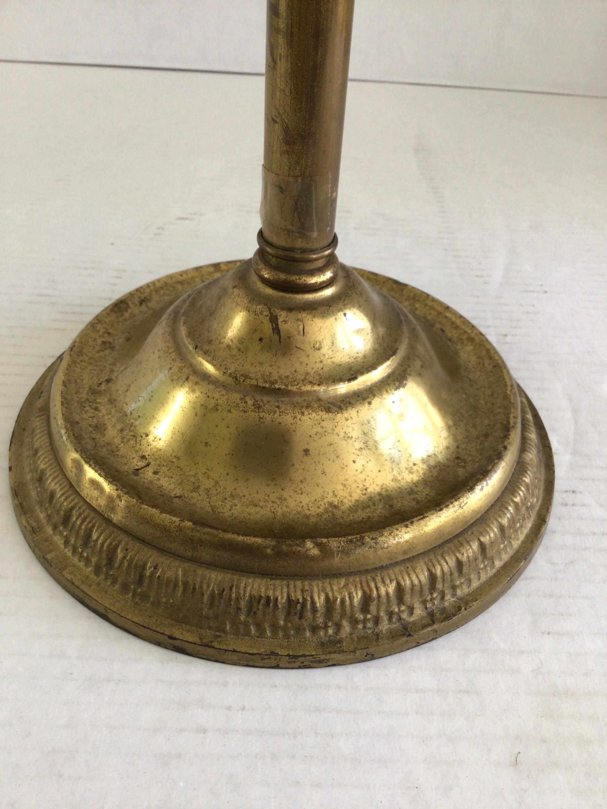 1920er Jahre Messing Büro Schreibtischlampen mit Smaragd Glasschirm im Angebot 6