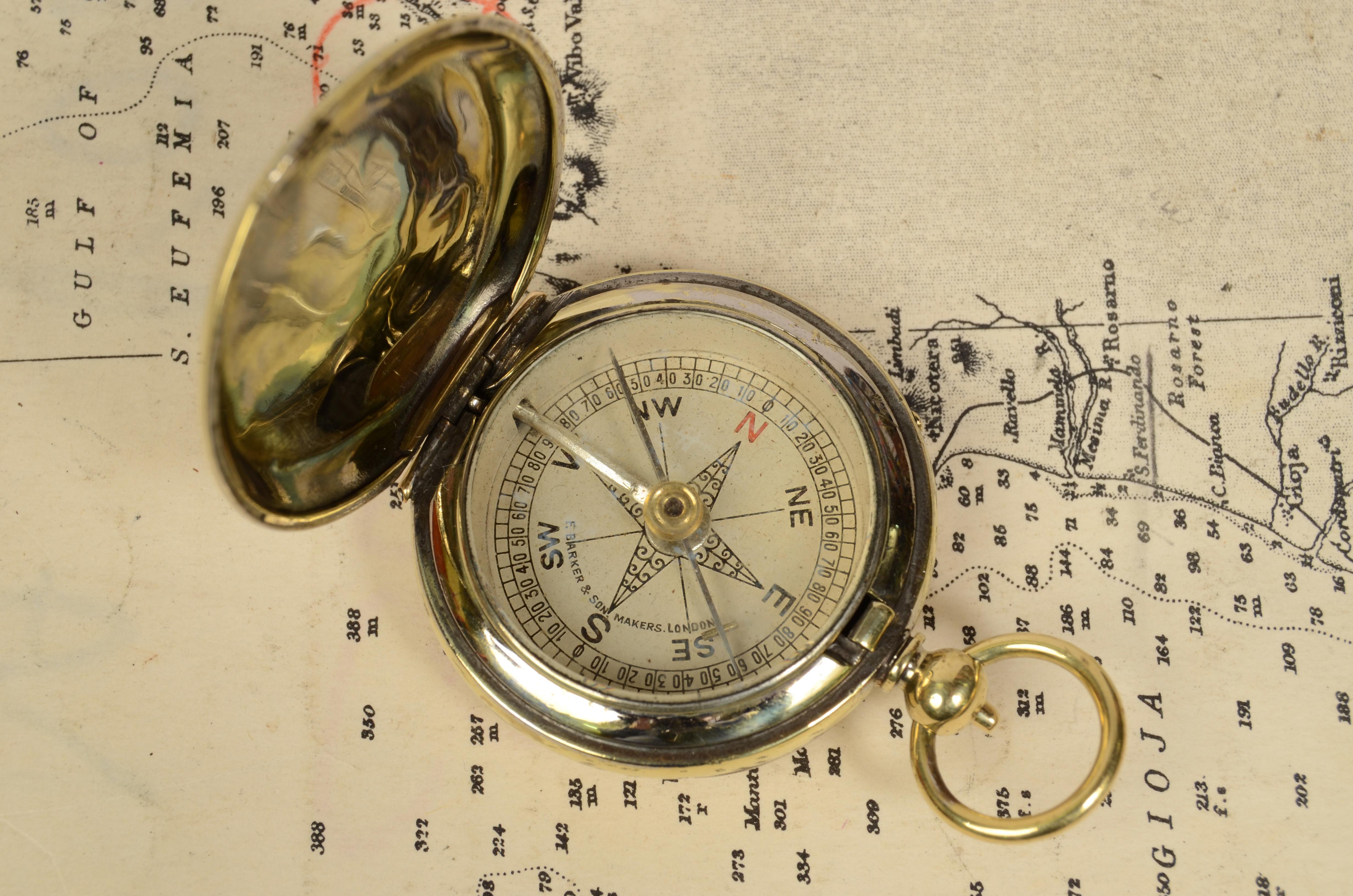 1920s Brass Pocket Compass Four-Winds Compass Card with Goniometric Circle In Good Condition In Milan, IT