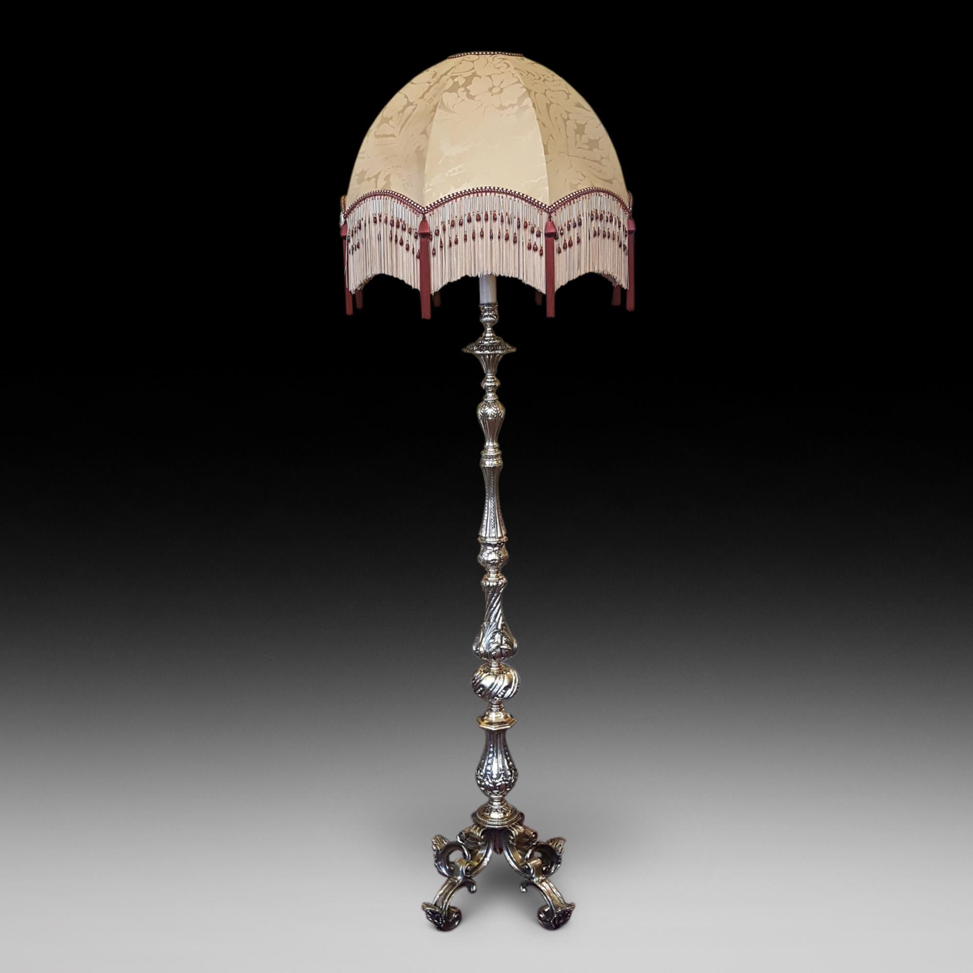 1920s brass standard lamp with heavily decorated column on Scroll Quadrifom, Measures: Legs 22