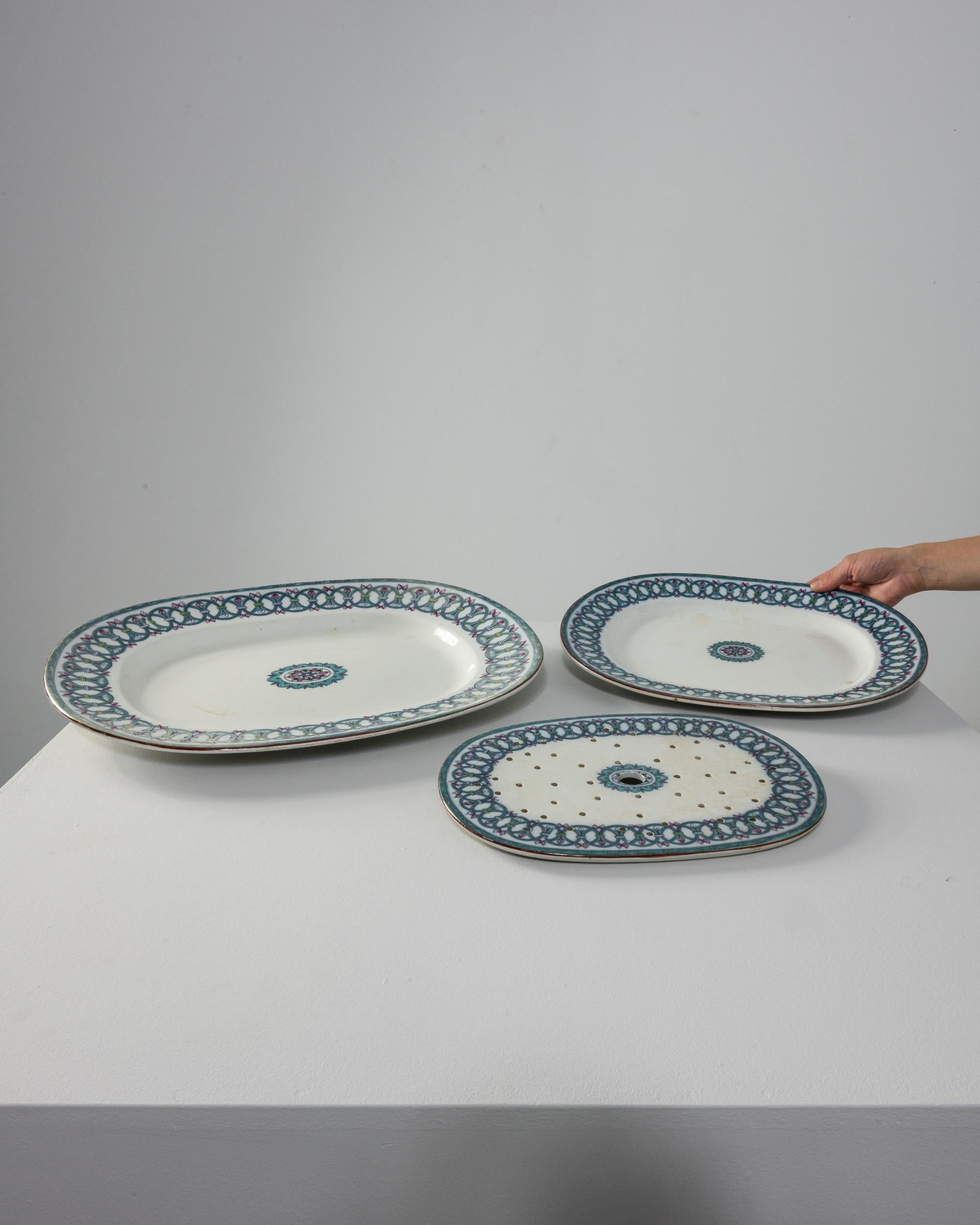 1920s British Serving Platters, Set of Three In Good Condition For Sale In High Point, NC