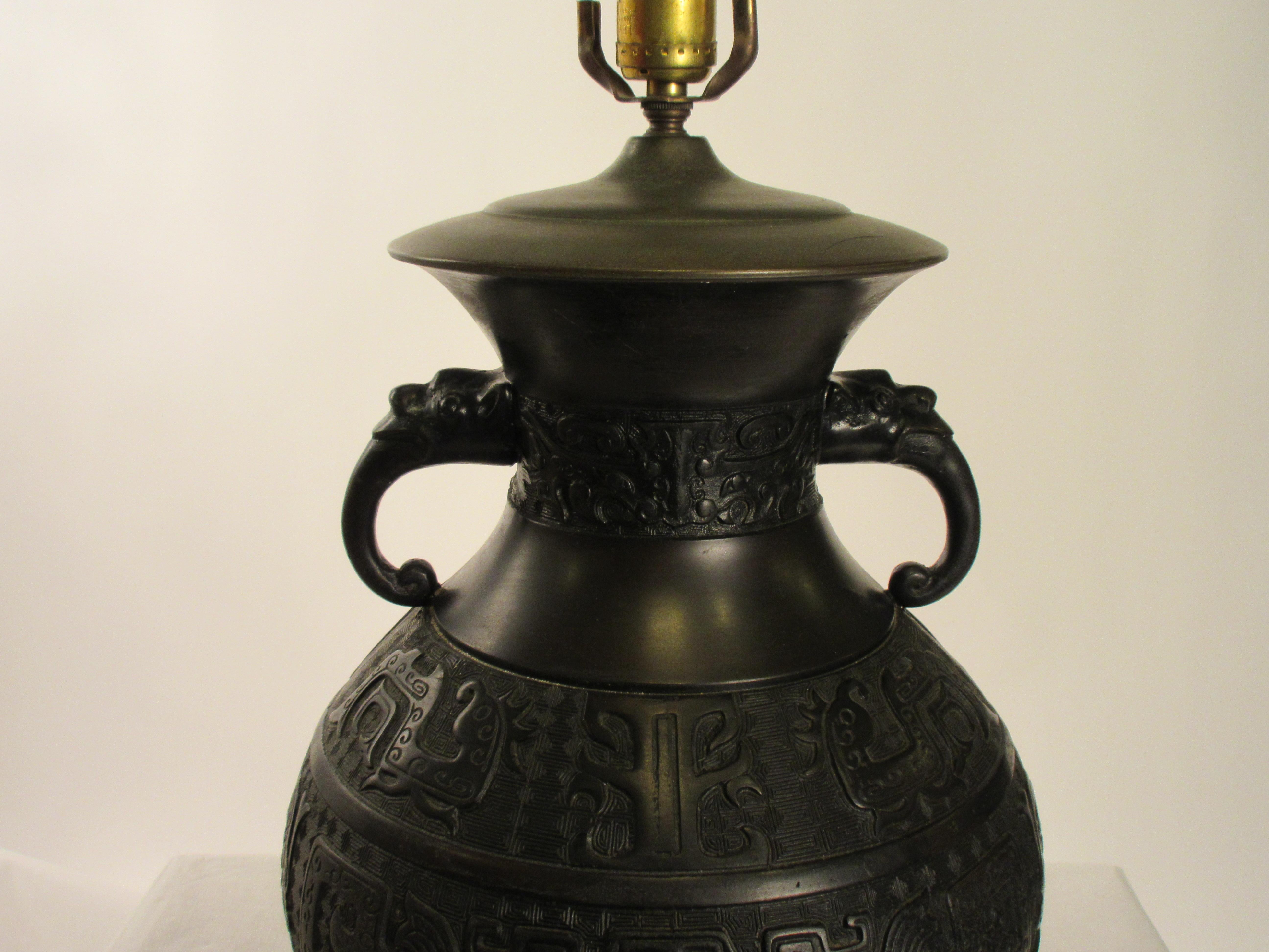 Early 20th Century 1920s Bronze Asian Table Lamp For Sale