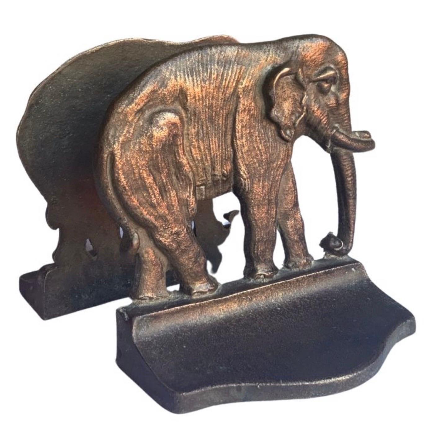 Américain Serre-livres éléphant en bronze des années 1920 en vente