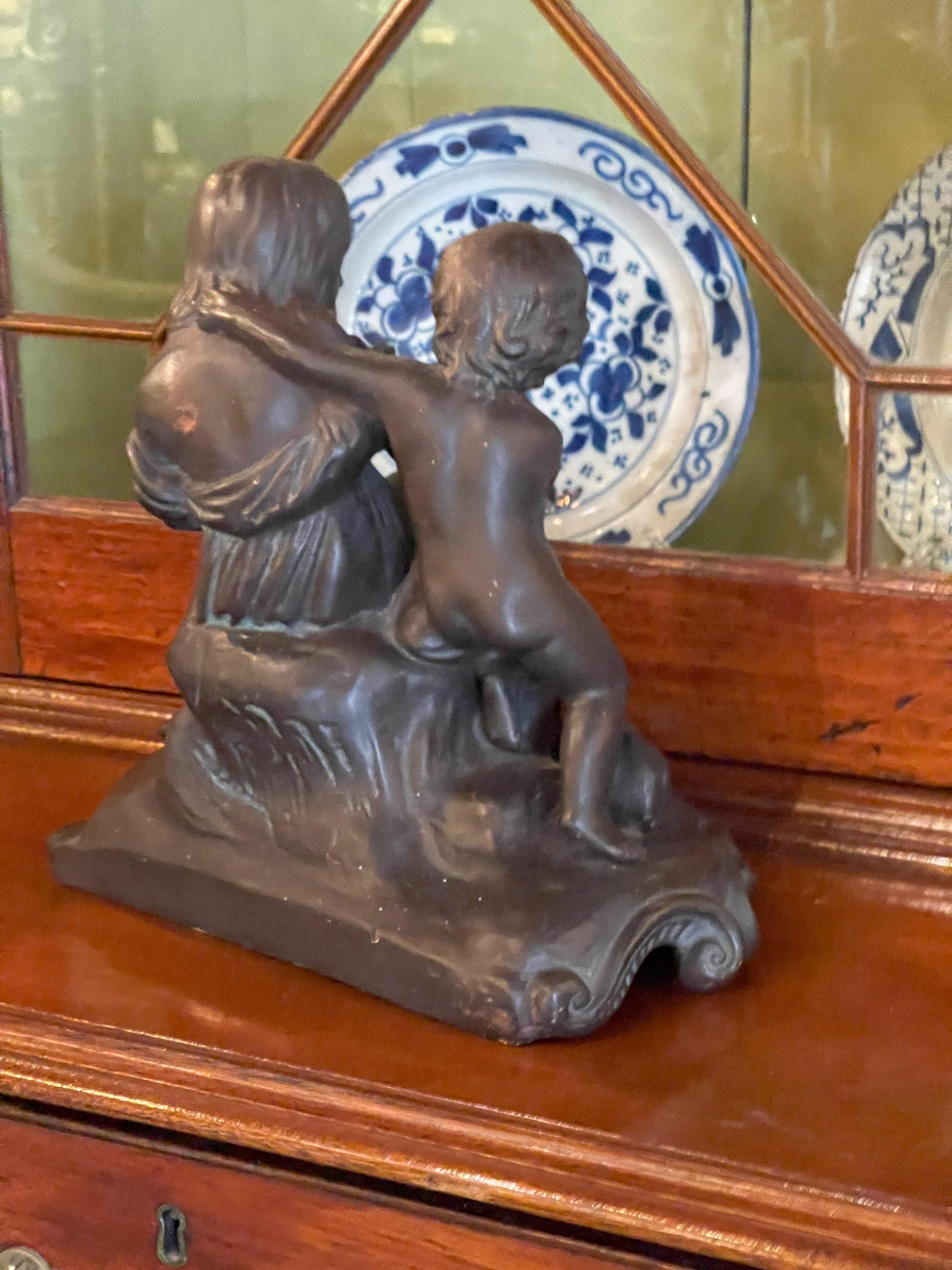 Terracotta Scultura in bronzo degli anni '20 raffigurante dei bambini con dei conigli in vendita