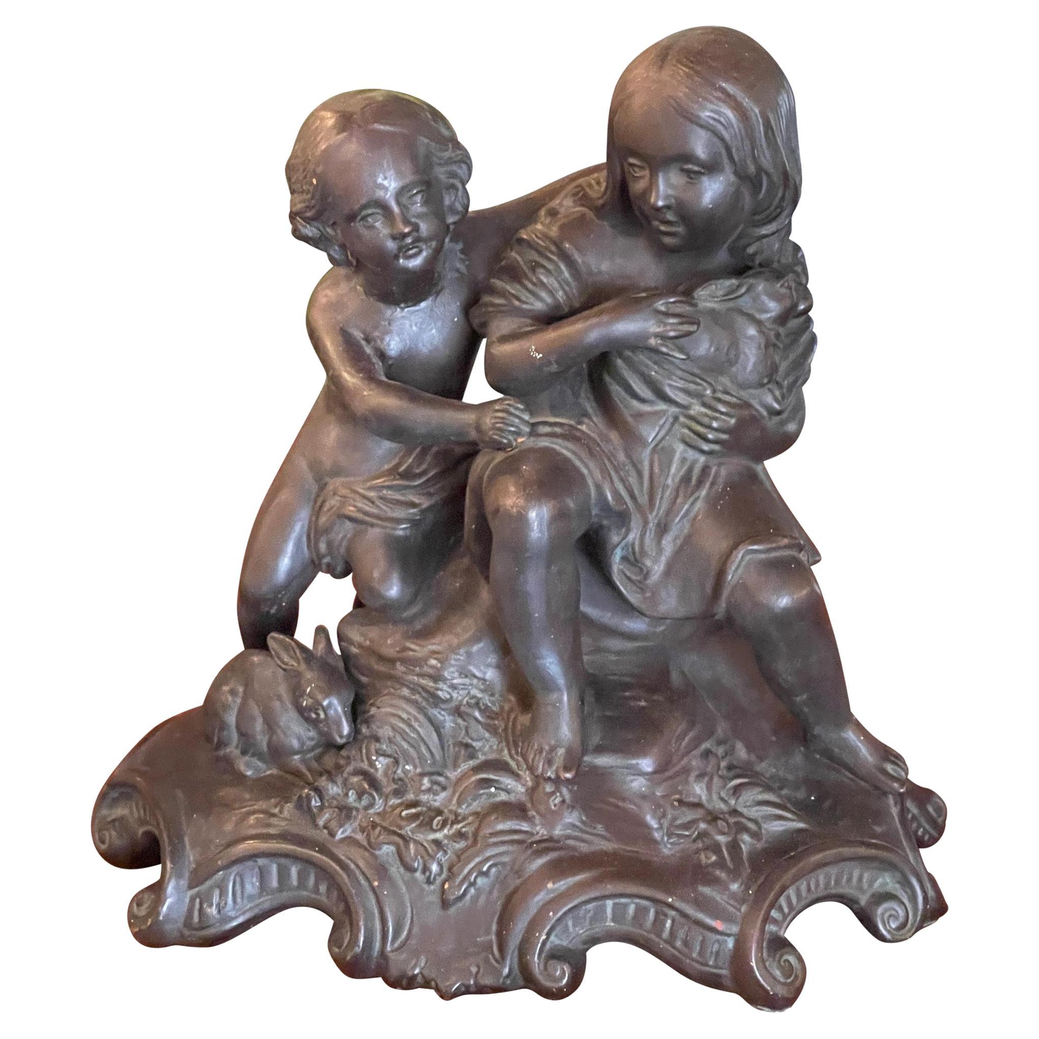 1920er Jahre Bronzeskulptur von Kindern mit Kaninchen im Angebot