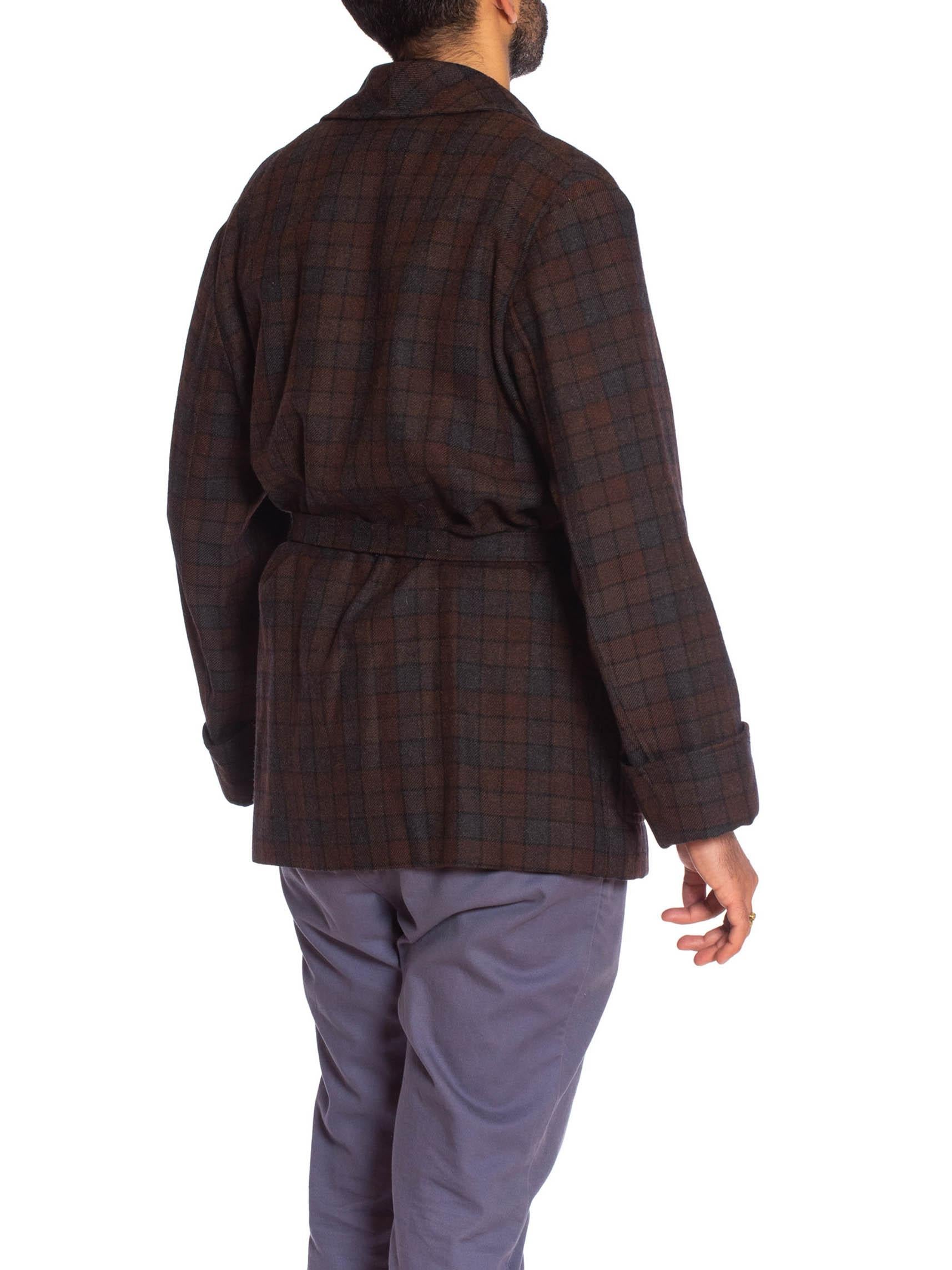 1920S Brown & Grey Wool Plaid Men's At Home Smoking Jacket In Excellent Condition For Sale In New York, NY