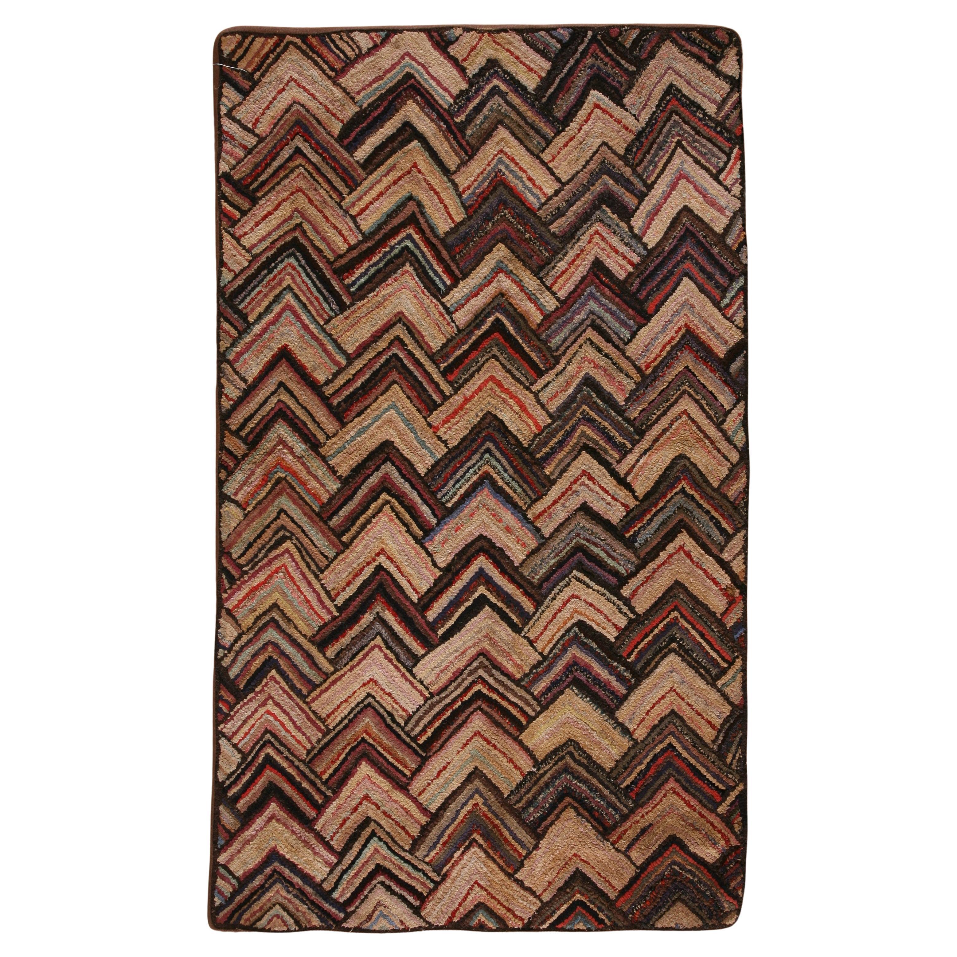 1920s Brown Multicolor Chevron Pattern American Hooked Rug 2
7

x 4
6

 Carpet For Sale
