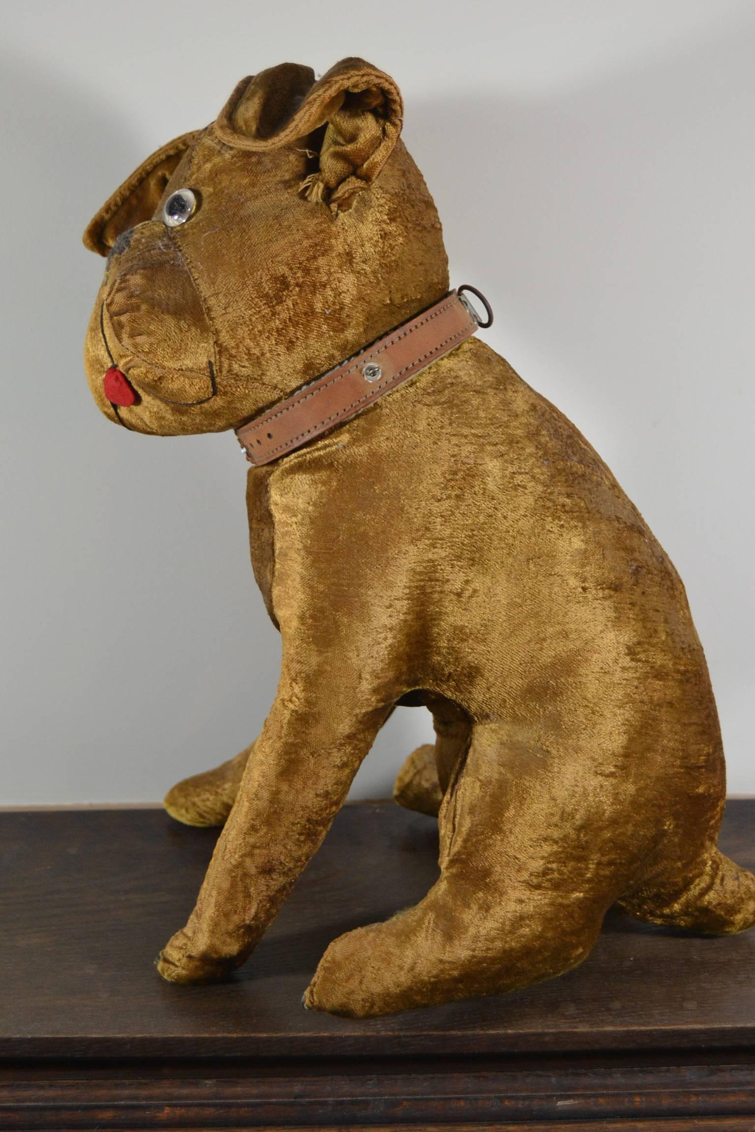 Antike Bulldogge Spielzeug, Stroh gefüllte Samt, 1920er Jahre, Europa  im Zustand „Gut“ im Angebot in Antwerp, BE