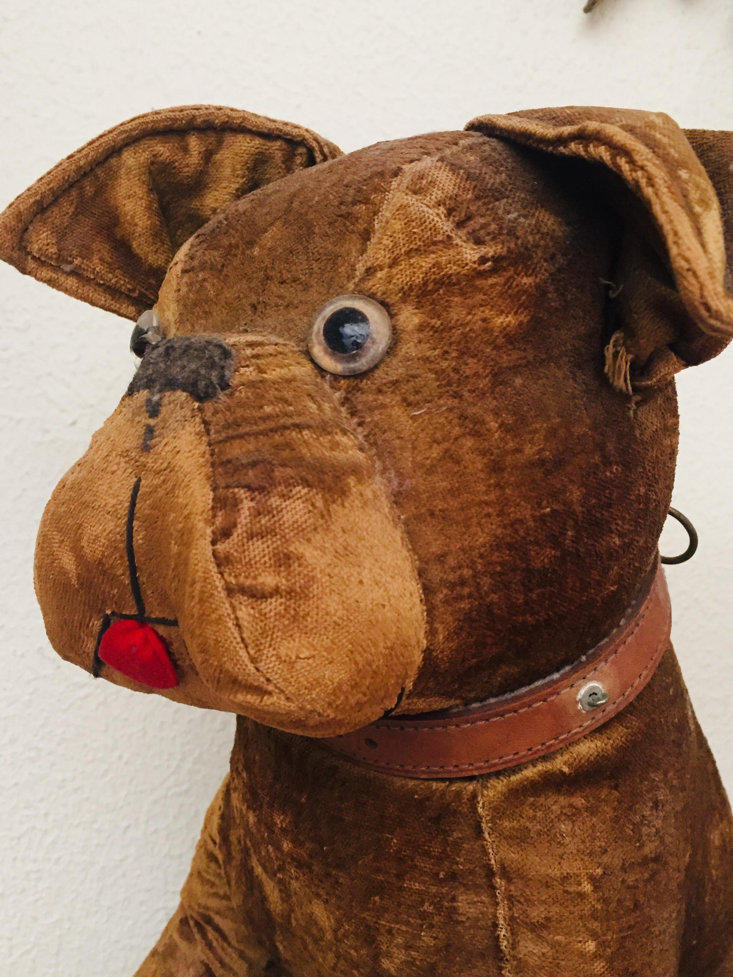 Antique Bulldog Toy, Straw Stuffed Velvet, 1920s, Europe  In Good Condition For Sale In Antwerp, BE
