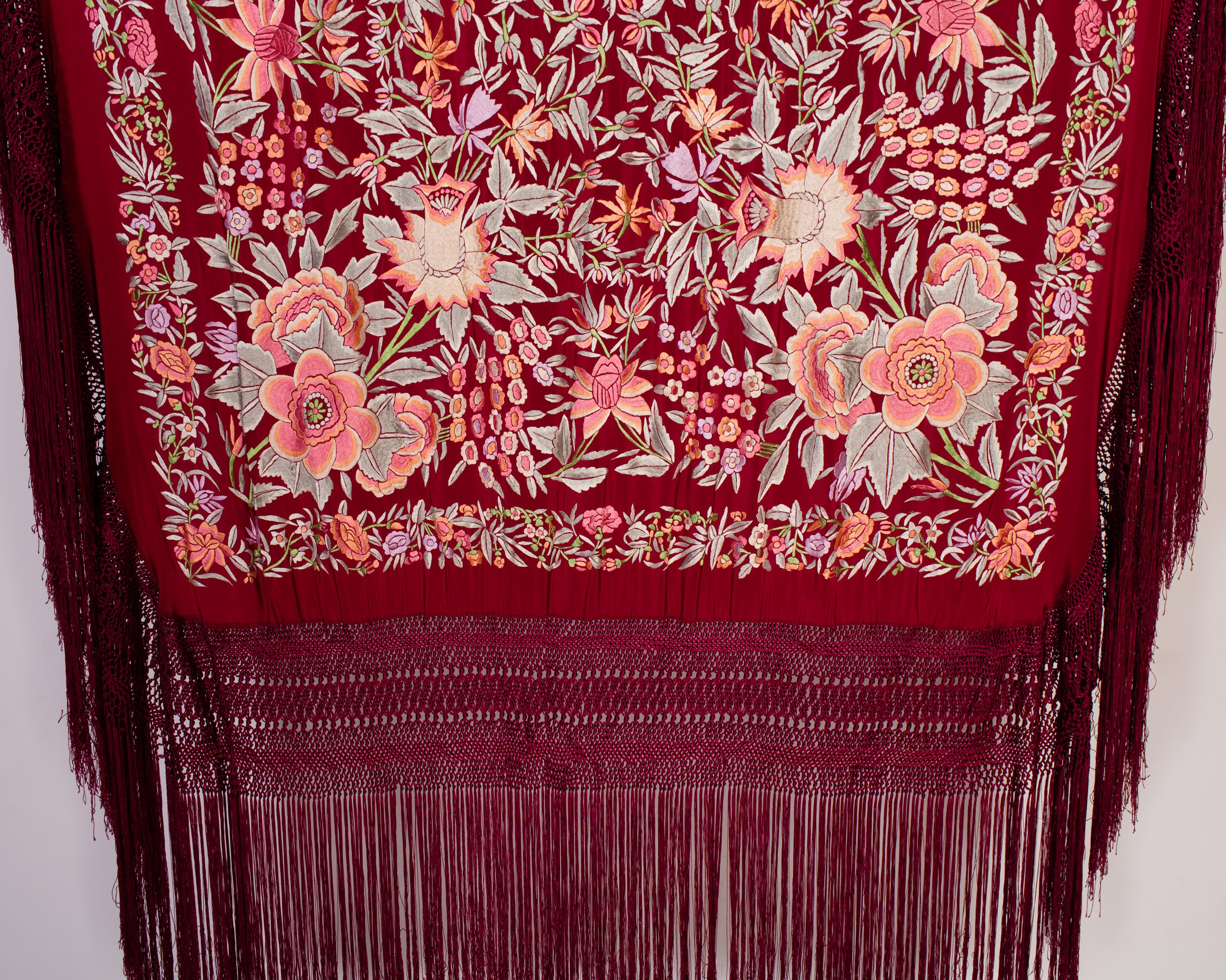 1920S Burgundy & Pink Silk Floral Embroidered Piano Shawl In Excellent Condition For Sale In New York, NY
