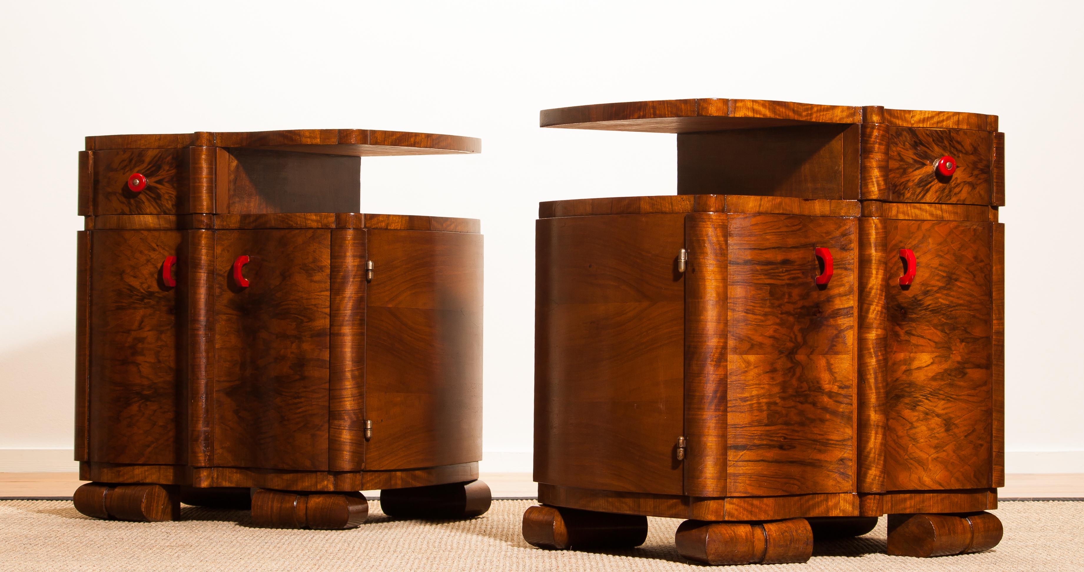 Magnificent pair of Art Deco bedside tables.
These tables are made of burl wood.
They are in wonderful condition.
Period, 1920s
Dimensions: H 61 cm, W 57 cm, D 42 cm.