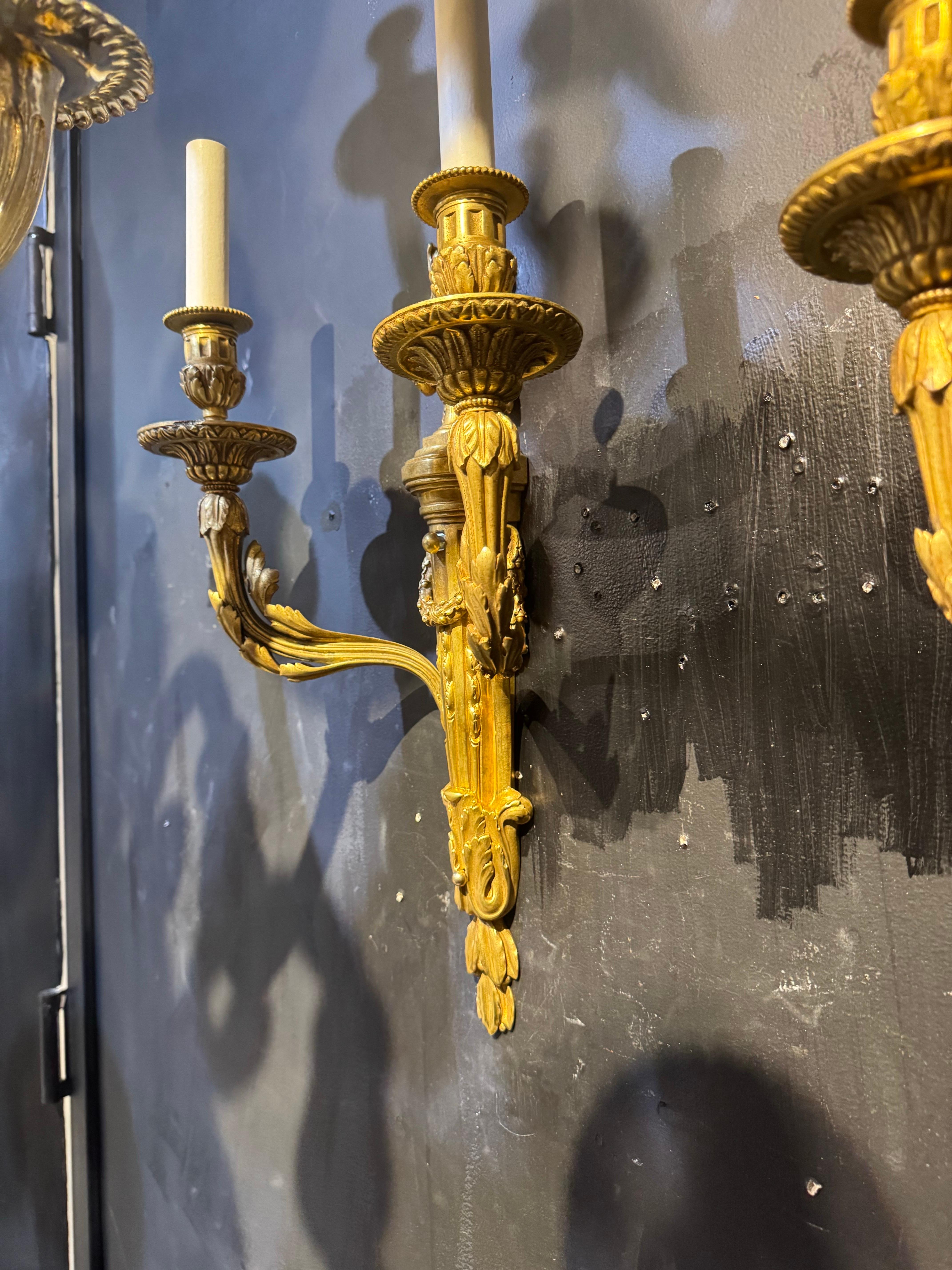 1920's Caldwell Bronze Sconces with Acanthus Leaves 2 Lights In condizioni buone in vendita a New York, NY