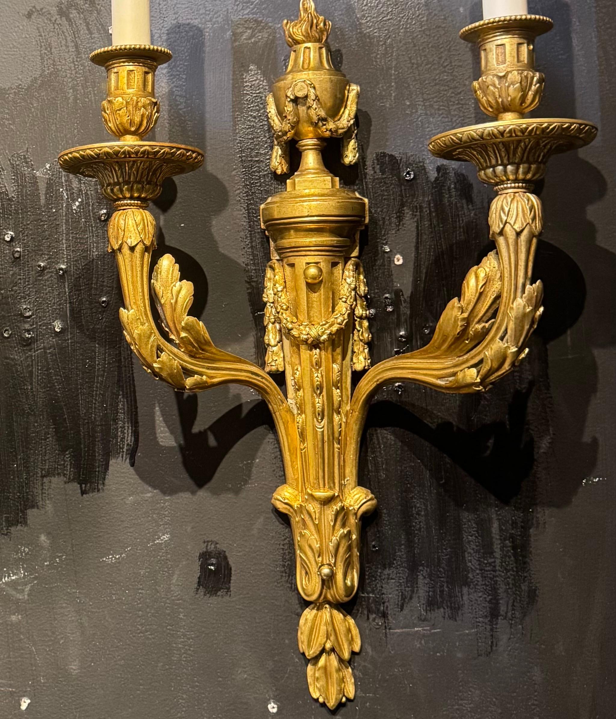 Bronzo 1920's Caldwell Bronze Sconces with Acanthus Leaves 2 Lights in vendita