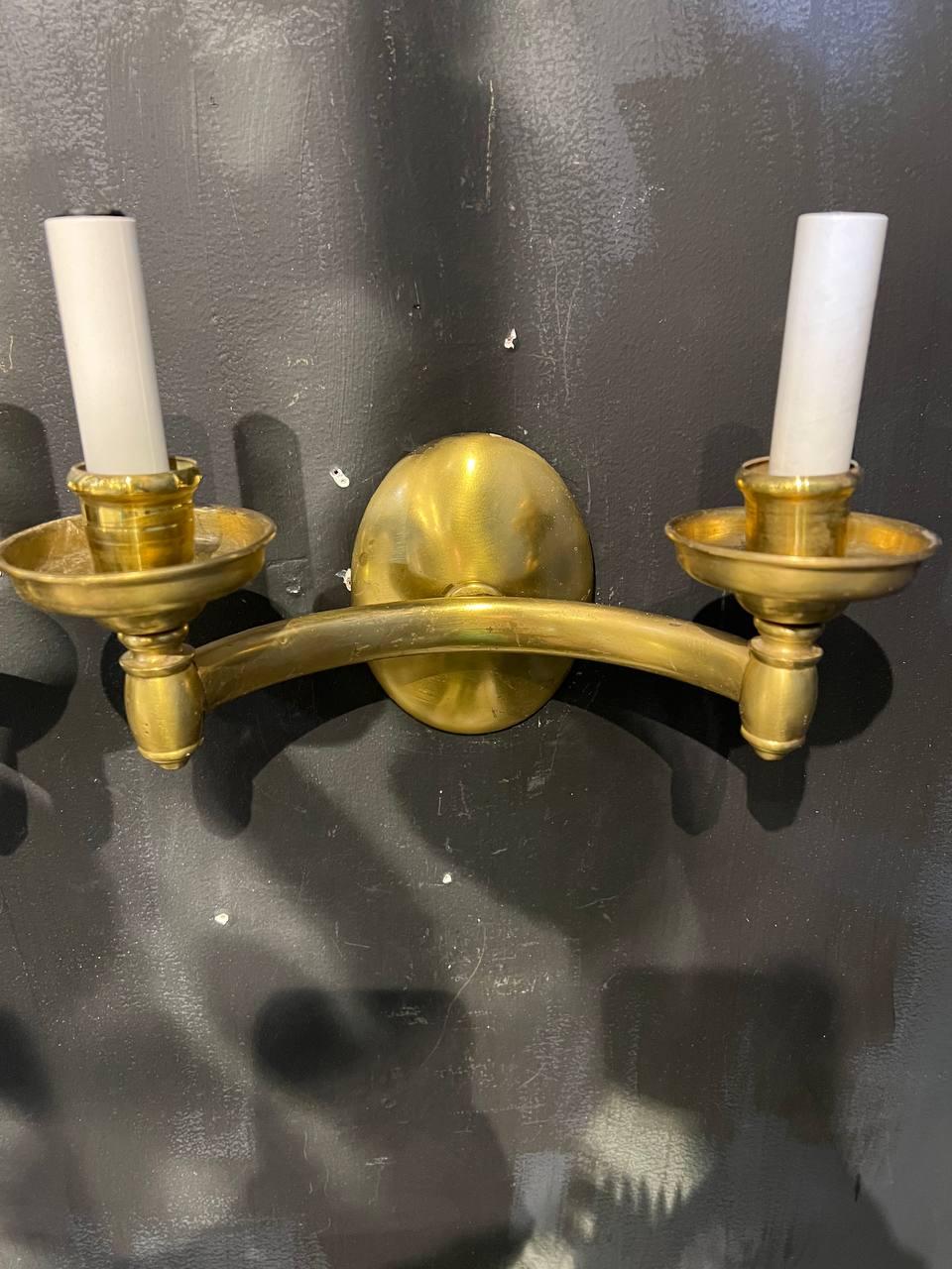 Début du 20ème siècle Appliques à 2 lumières en bronze doré Caldwell des années 1920 en vente