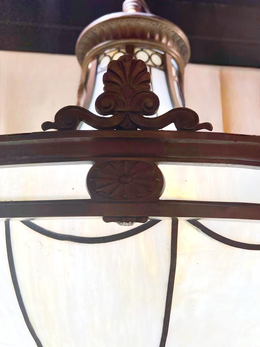 Americano Coppia di lampadari in vetro piombato Caldwell del 1920 in vendita