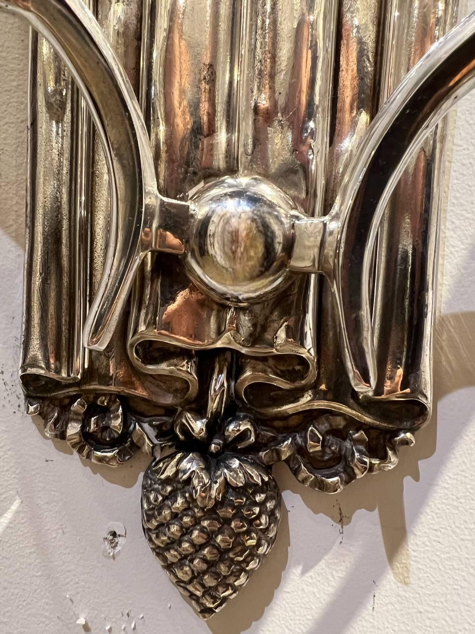Stile Adam Sconcese Caldwell placcate in argento del 1920 con design a scudo in vendita